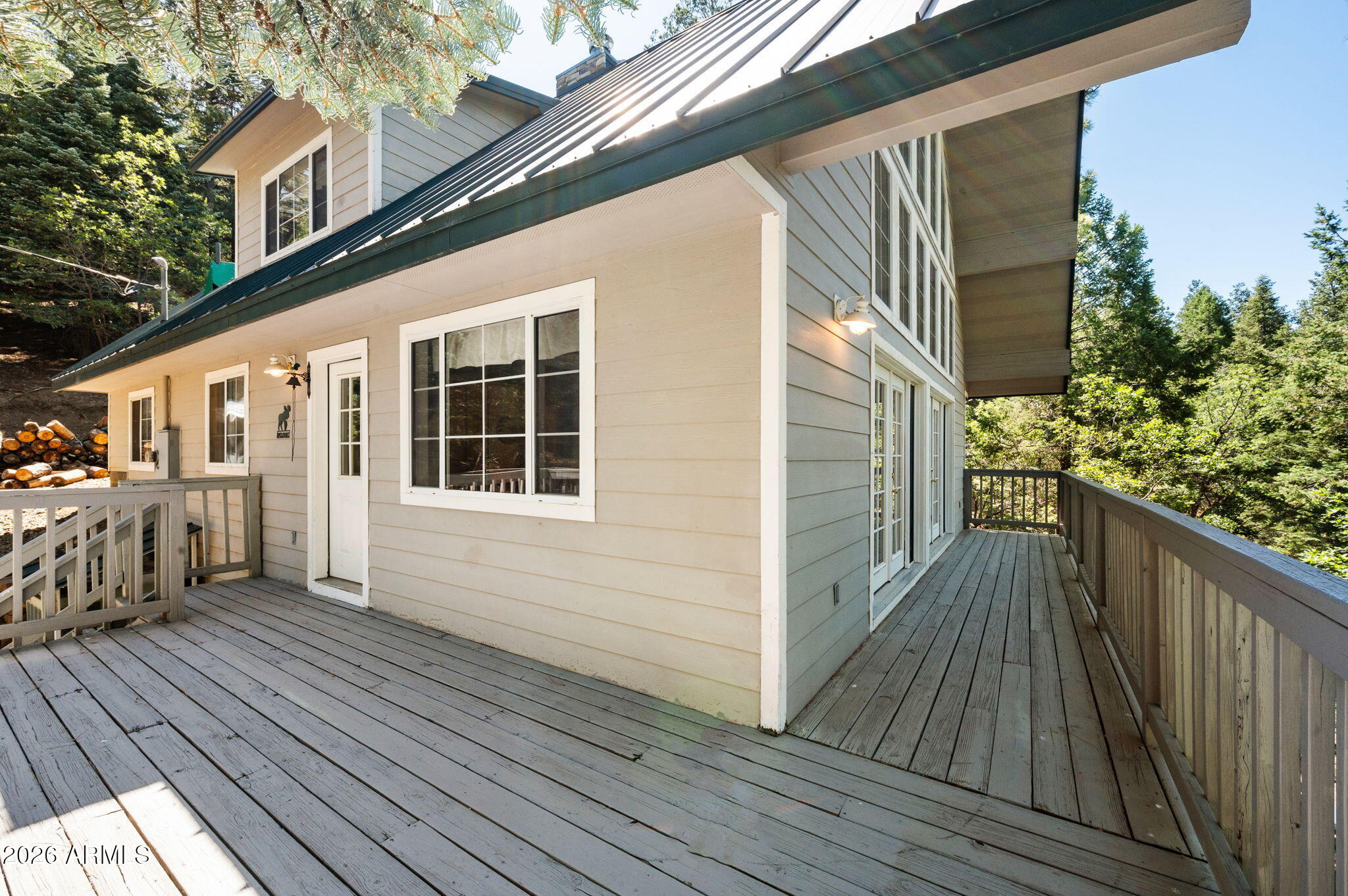 2380 E SUMMIT Avenue