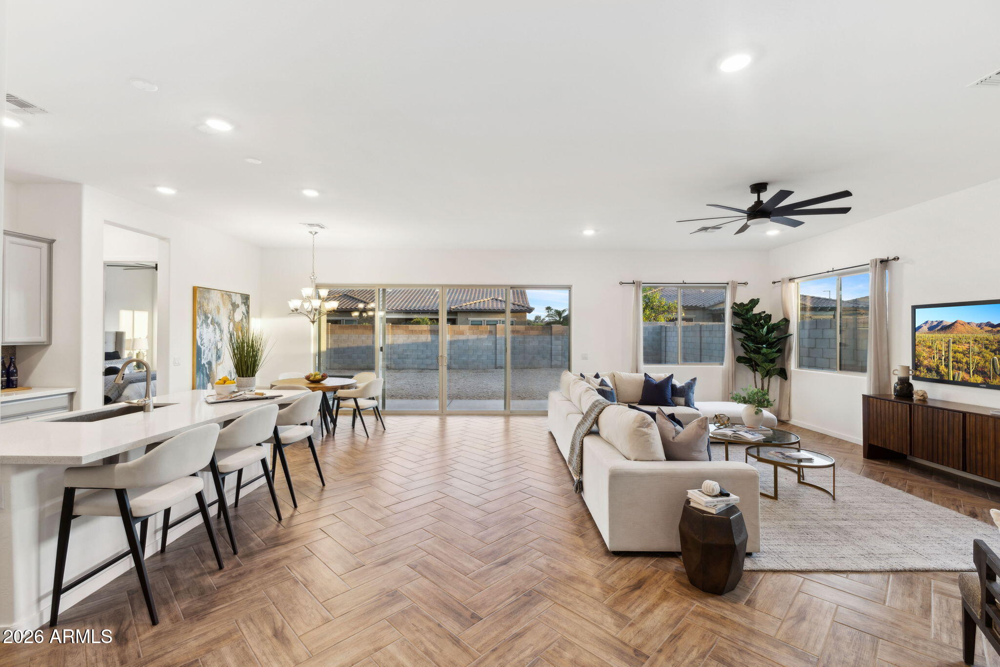 19231 W MISSOURI Avenue