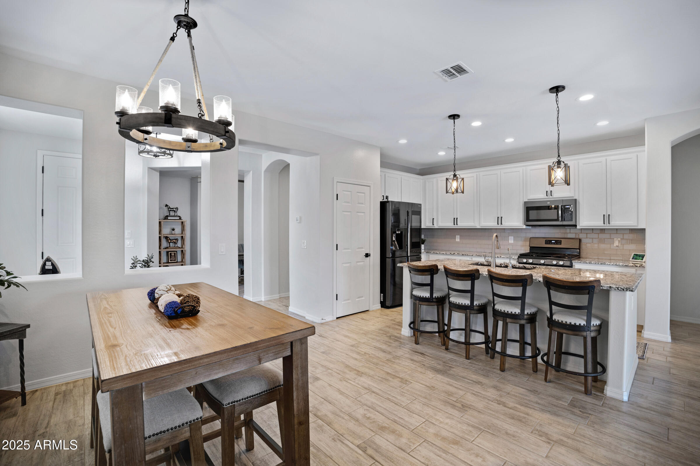 Homes 2 1364 W SPINE TREE Avenue