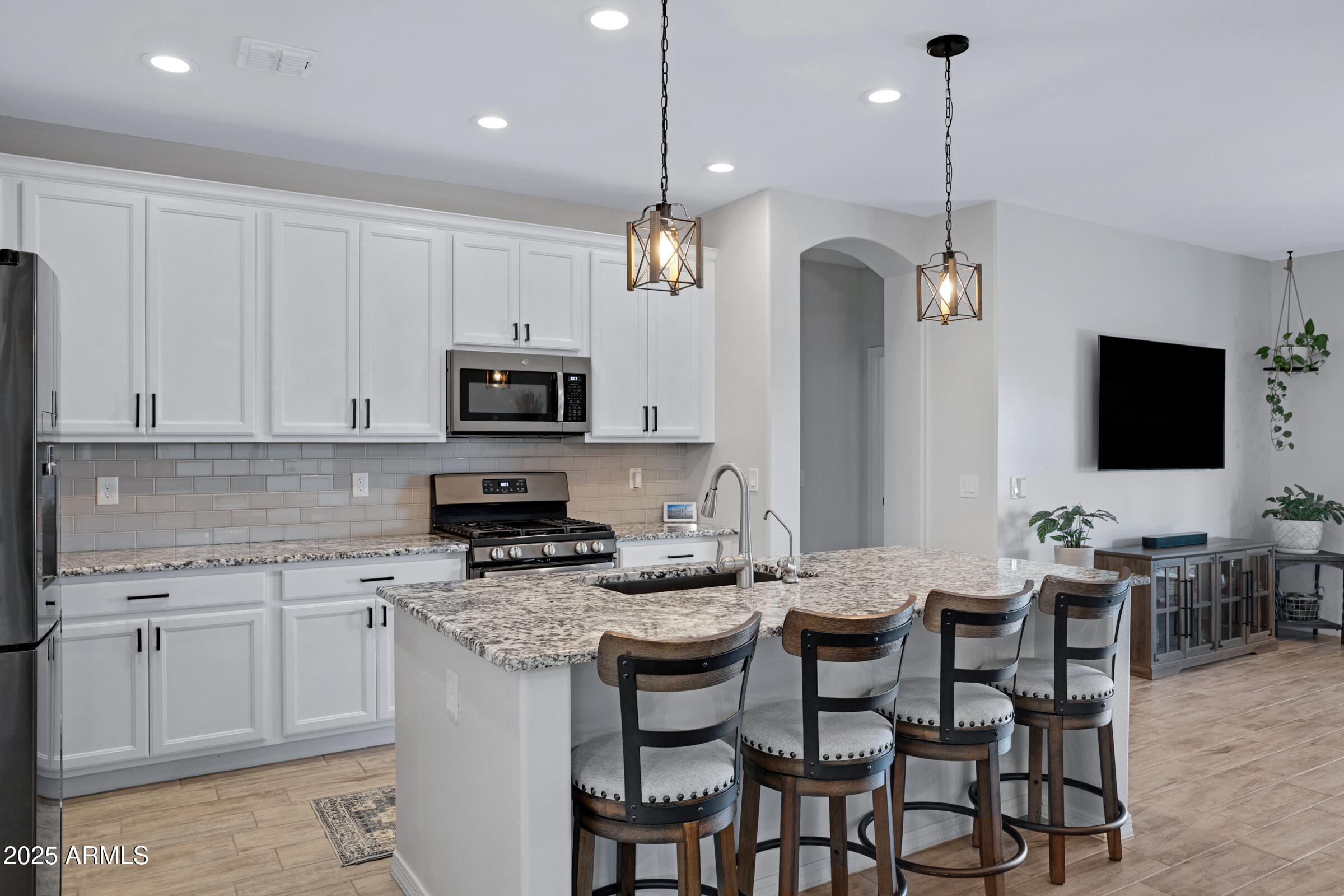 Homes 1 1364 W SPINE TREE Avenue