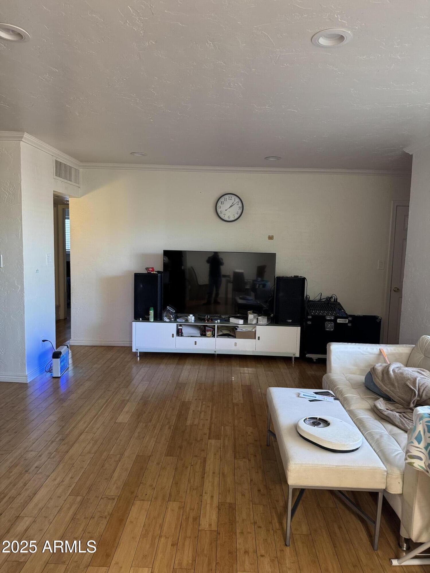 2023 E CLARENDON Avenue