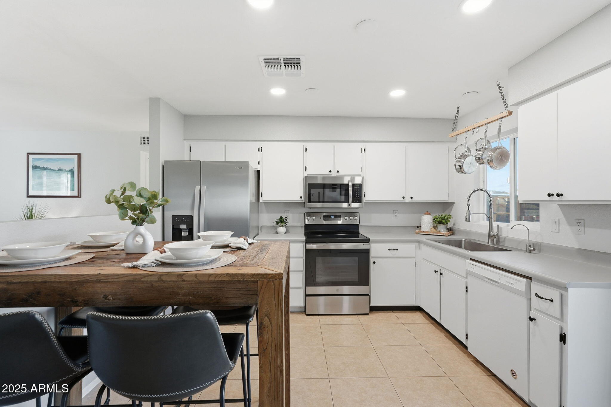 2902 E VILLA THERESA Drive