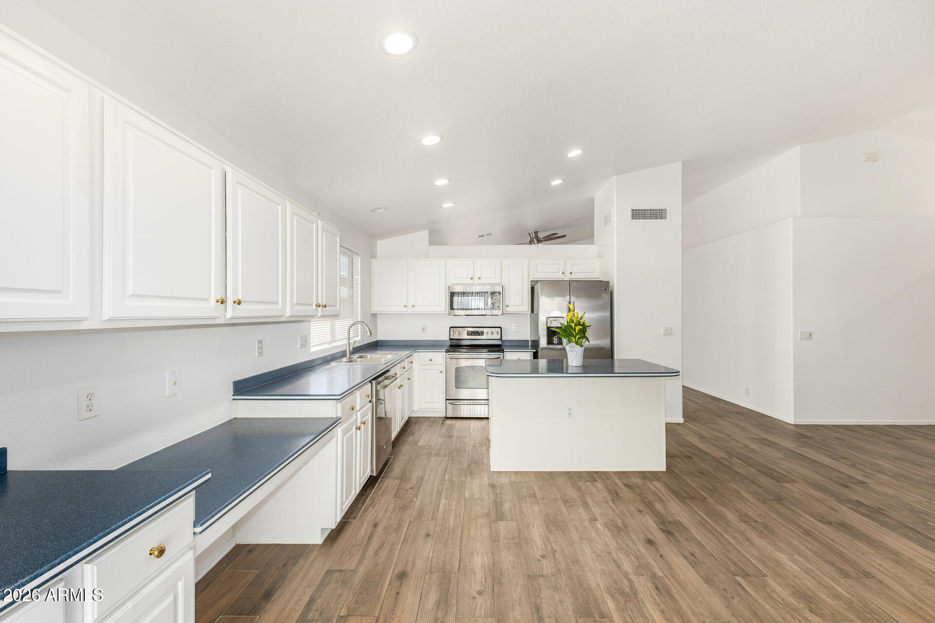 3920 W COLUMBINE Drive