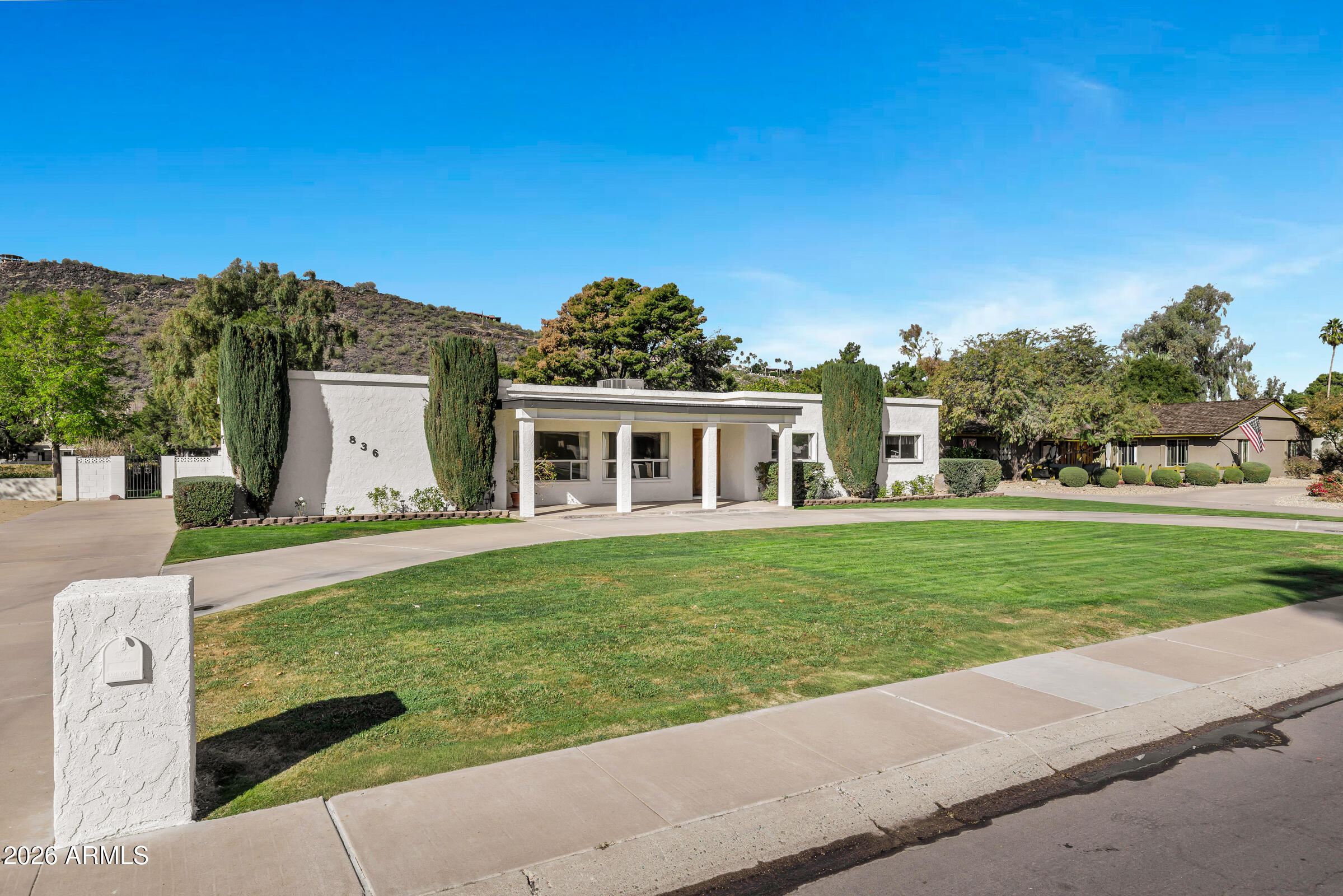 836 W MOON VALLEY Drive