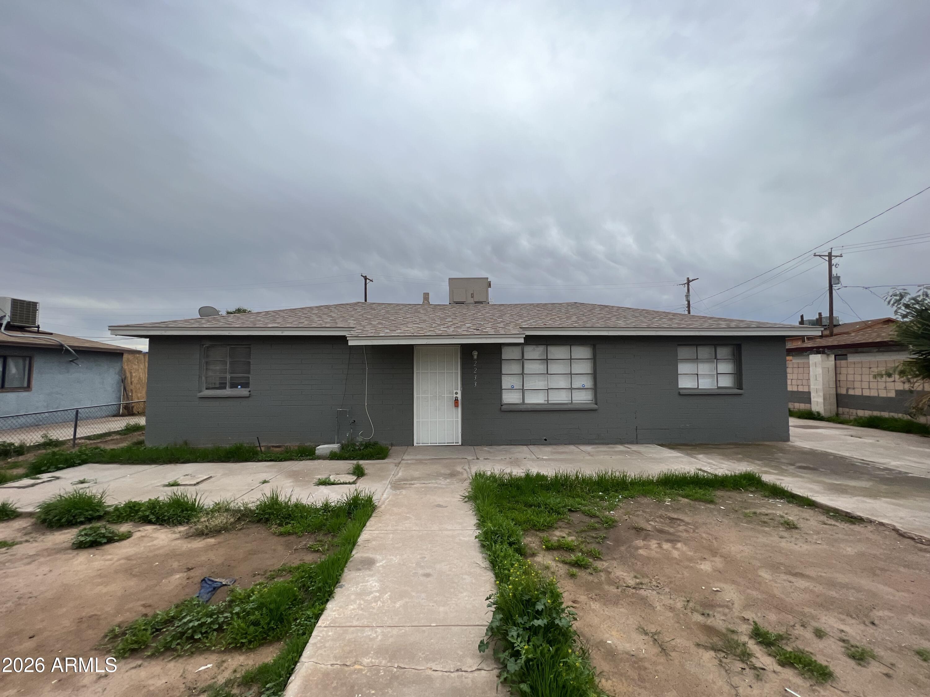 2233 E WOOD Street