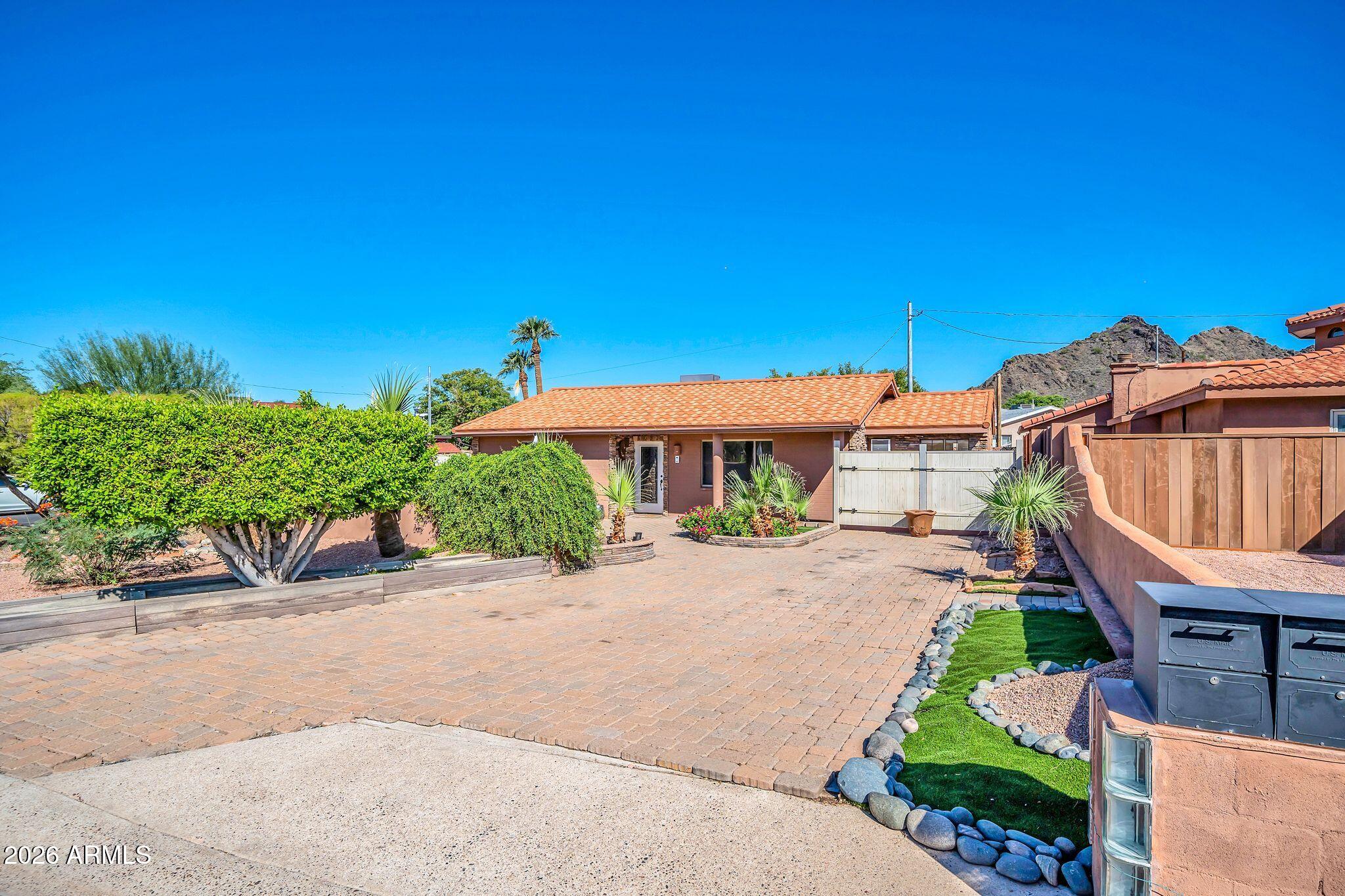 1448 E ROYAL PALM Road