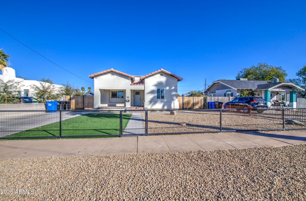 Photo of 415 N 17th Drive, Phoenix, AZ 85007 (MLS # 6975888)