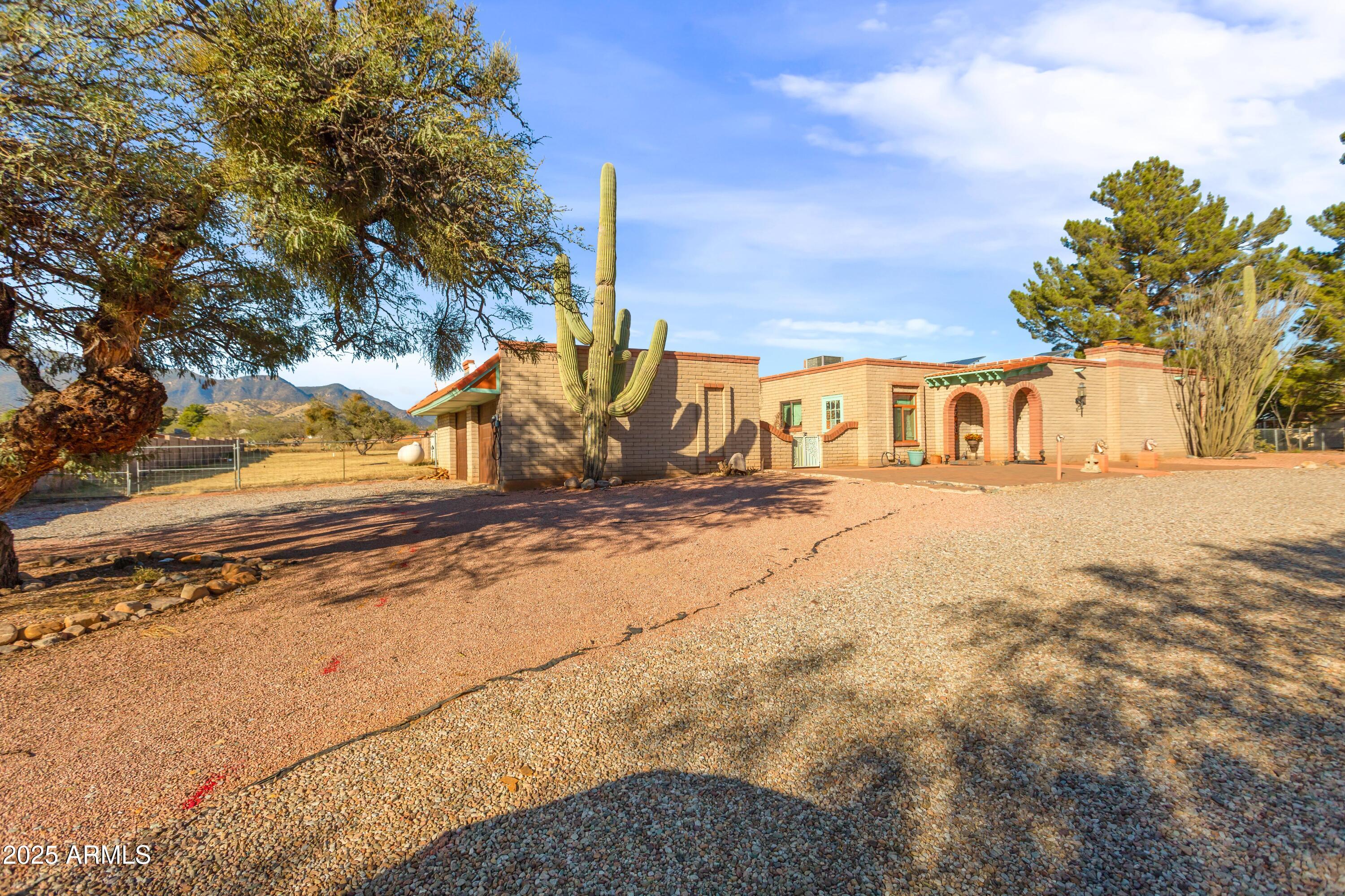 5346 S APACHE Avenue