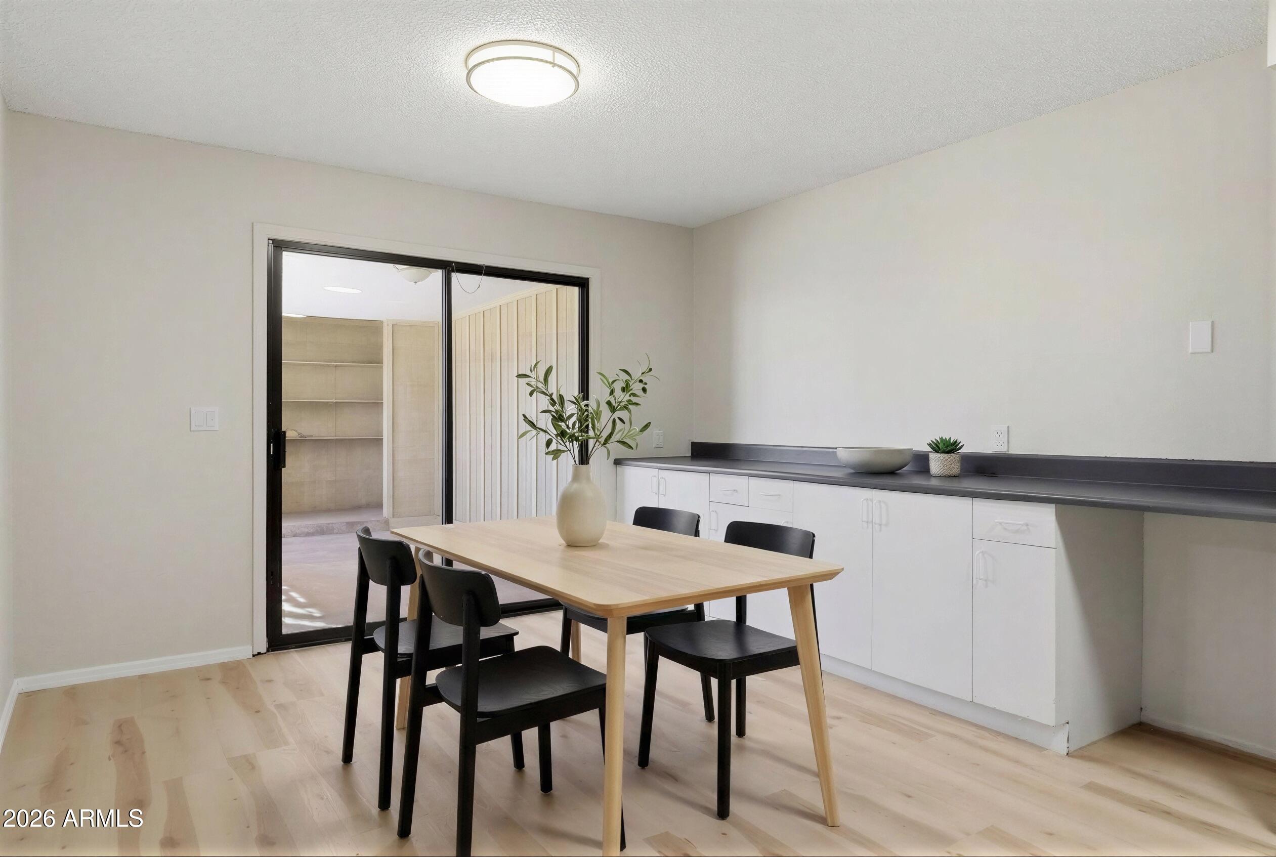 4223 W PASADENA Avenue