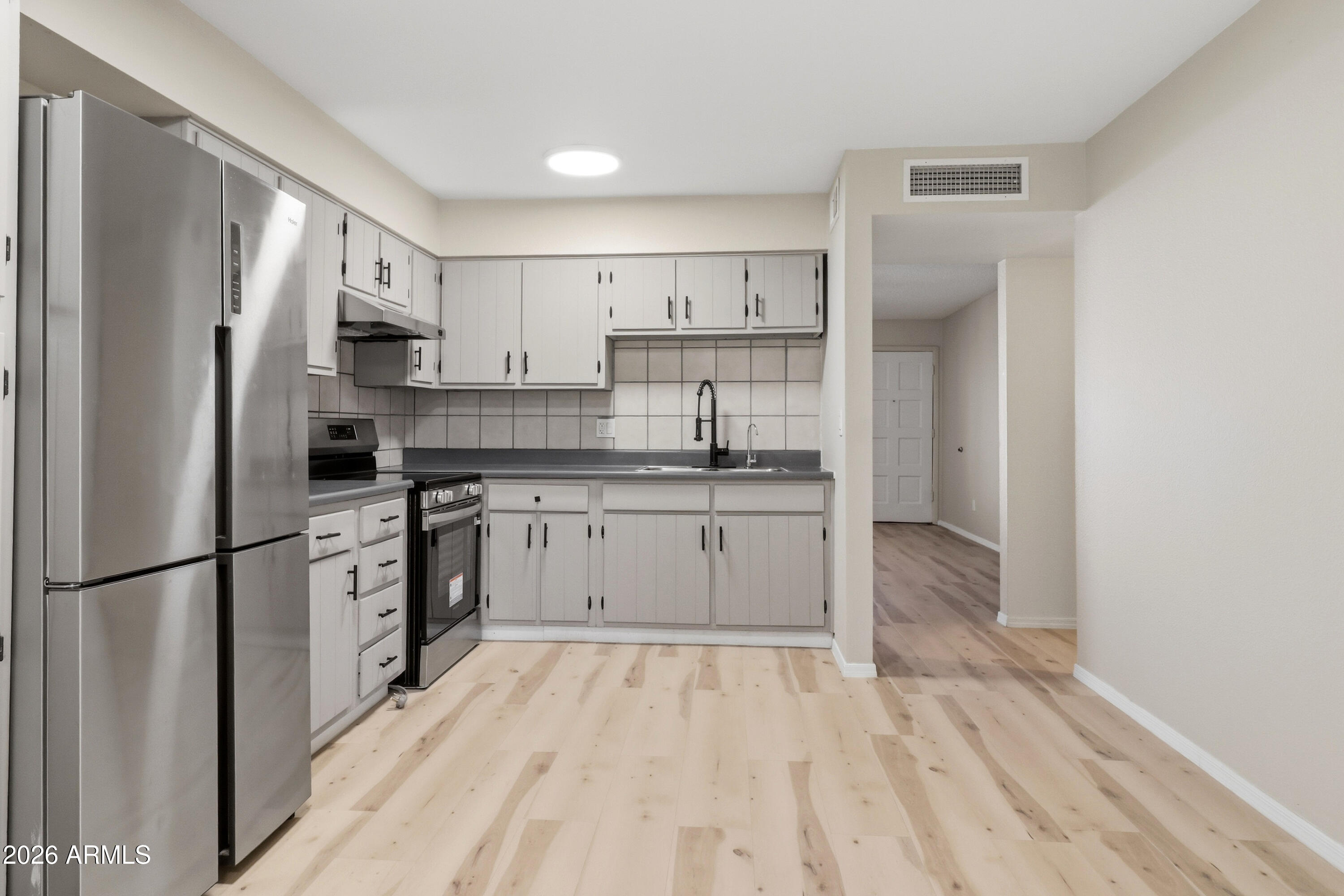 4223 W PASADENA Avenue