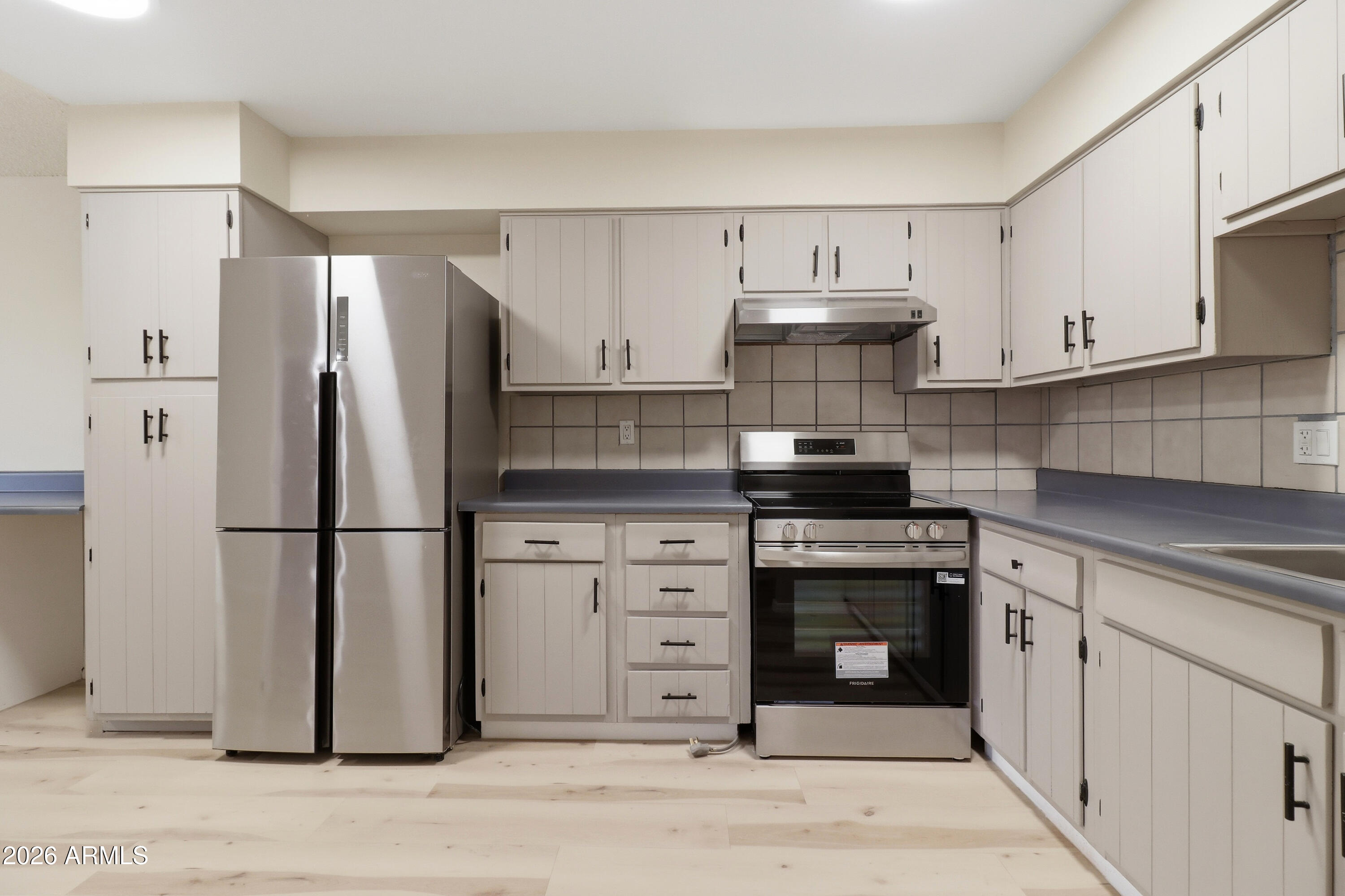 4223 W PASADENA Avenue