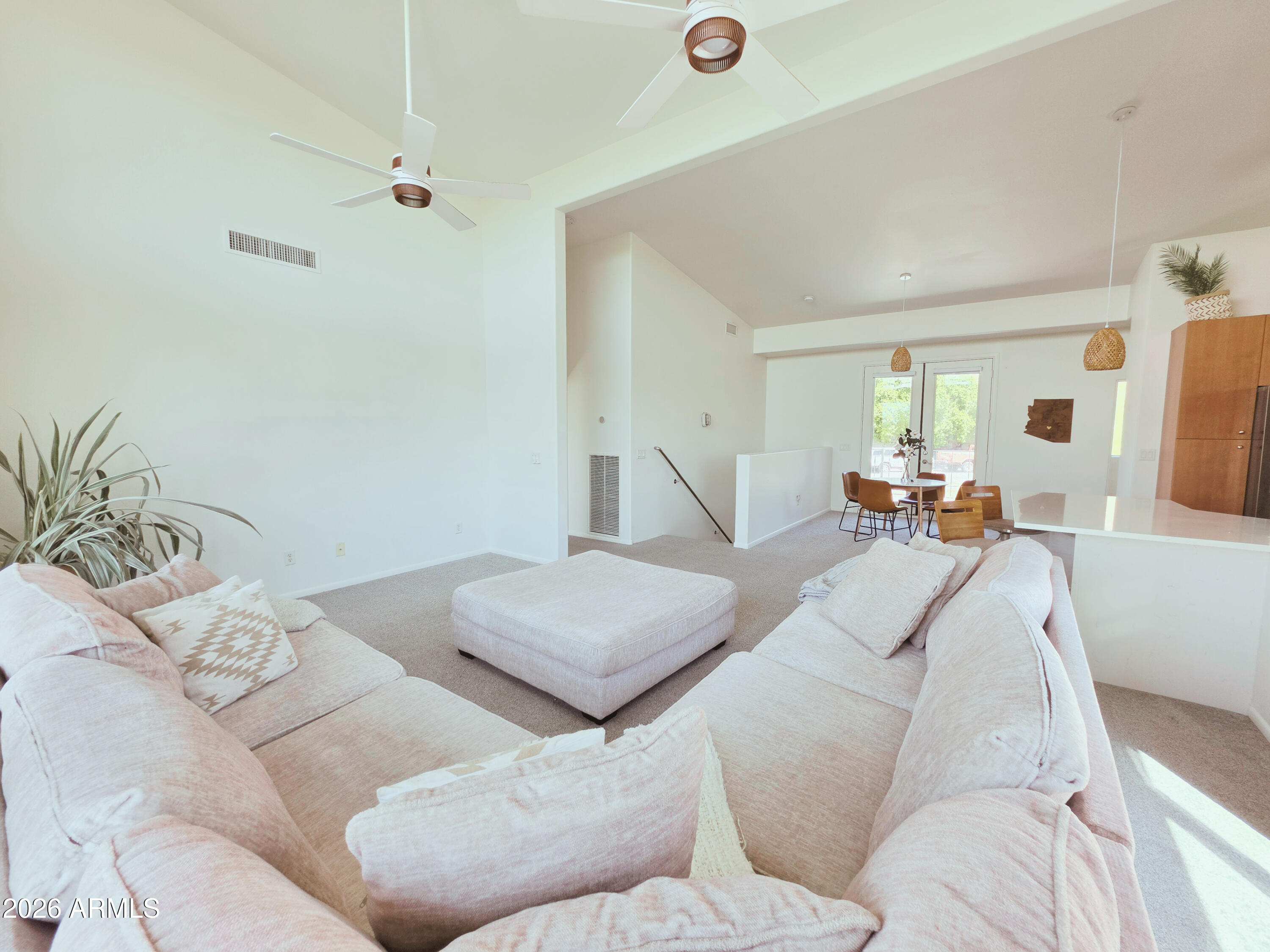933 W MERCER Lane