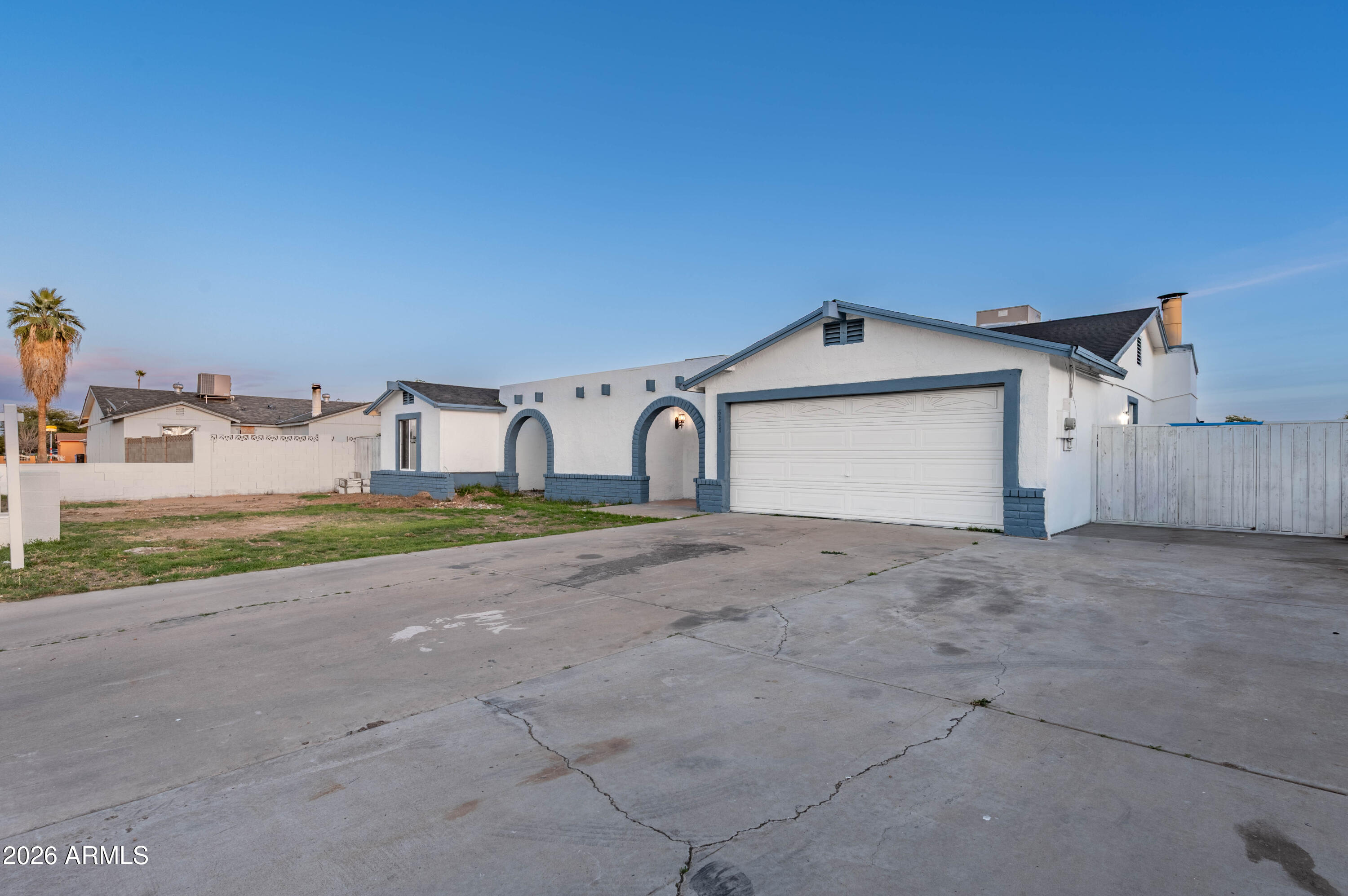 8217 W CAMPBELL Avenue