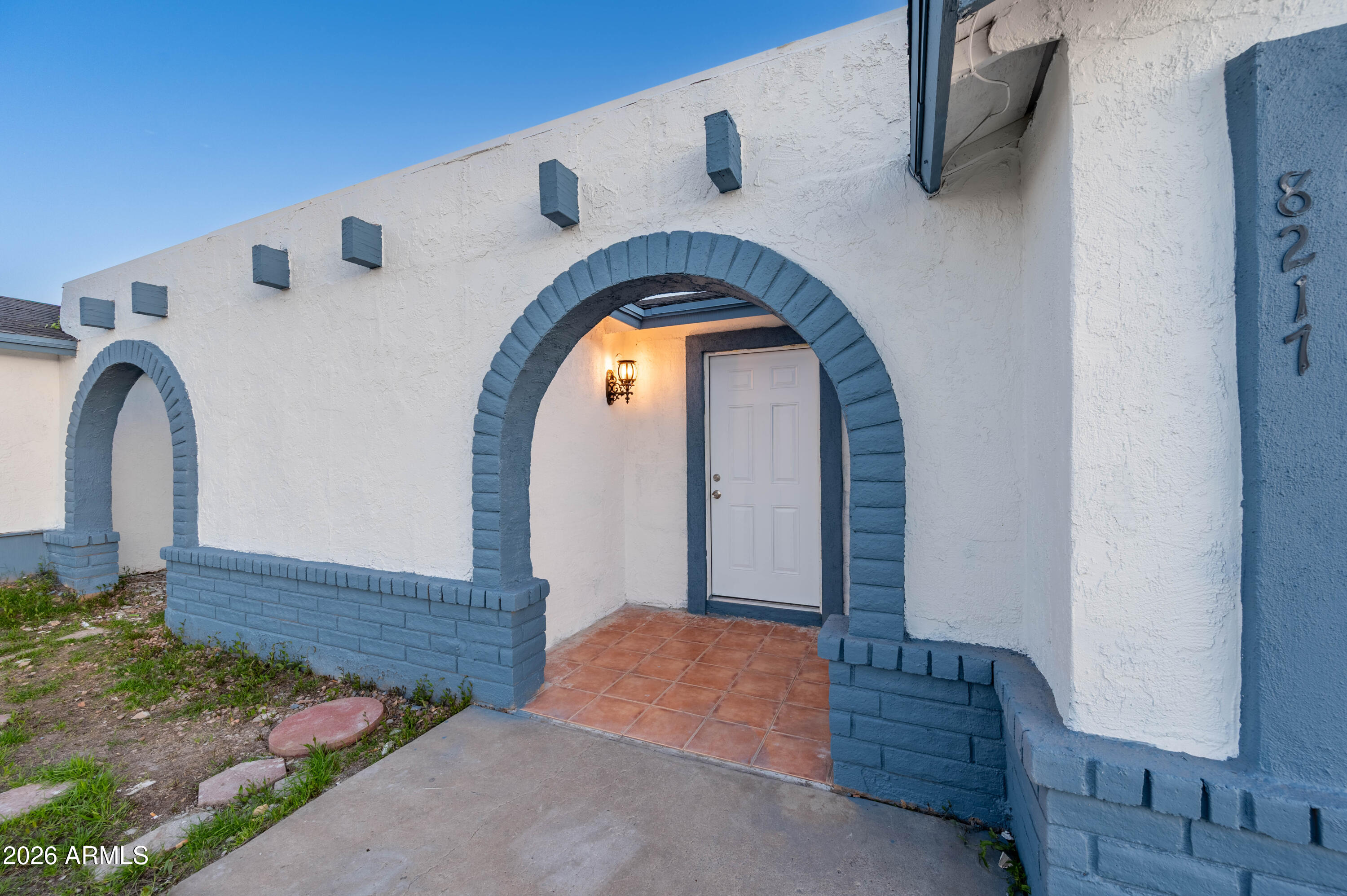 8217 W CAMPBELL Avenue