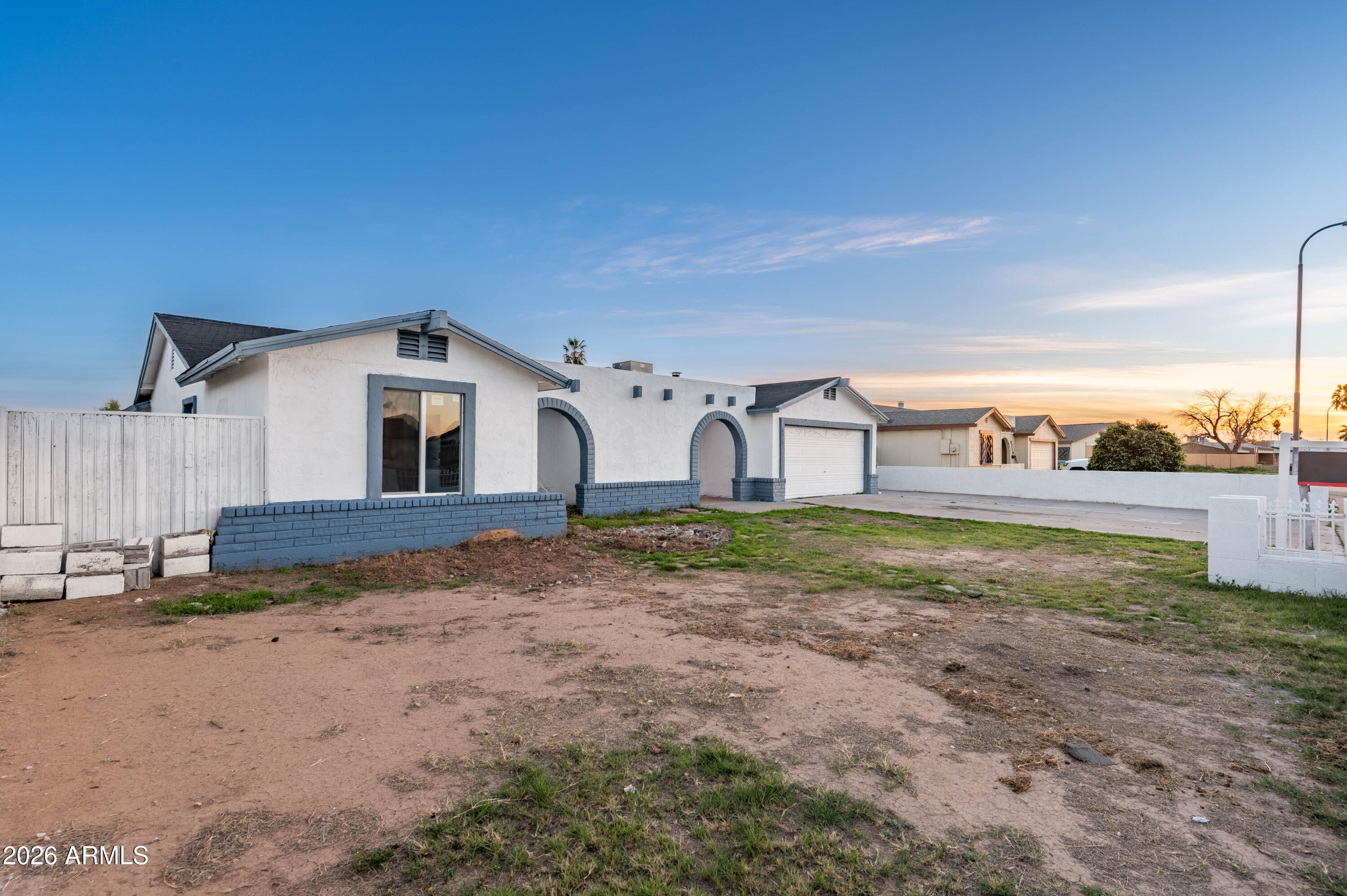 8217 W CAMPBELL Avenue