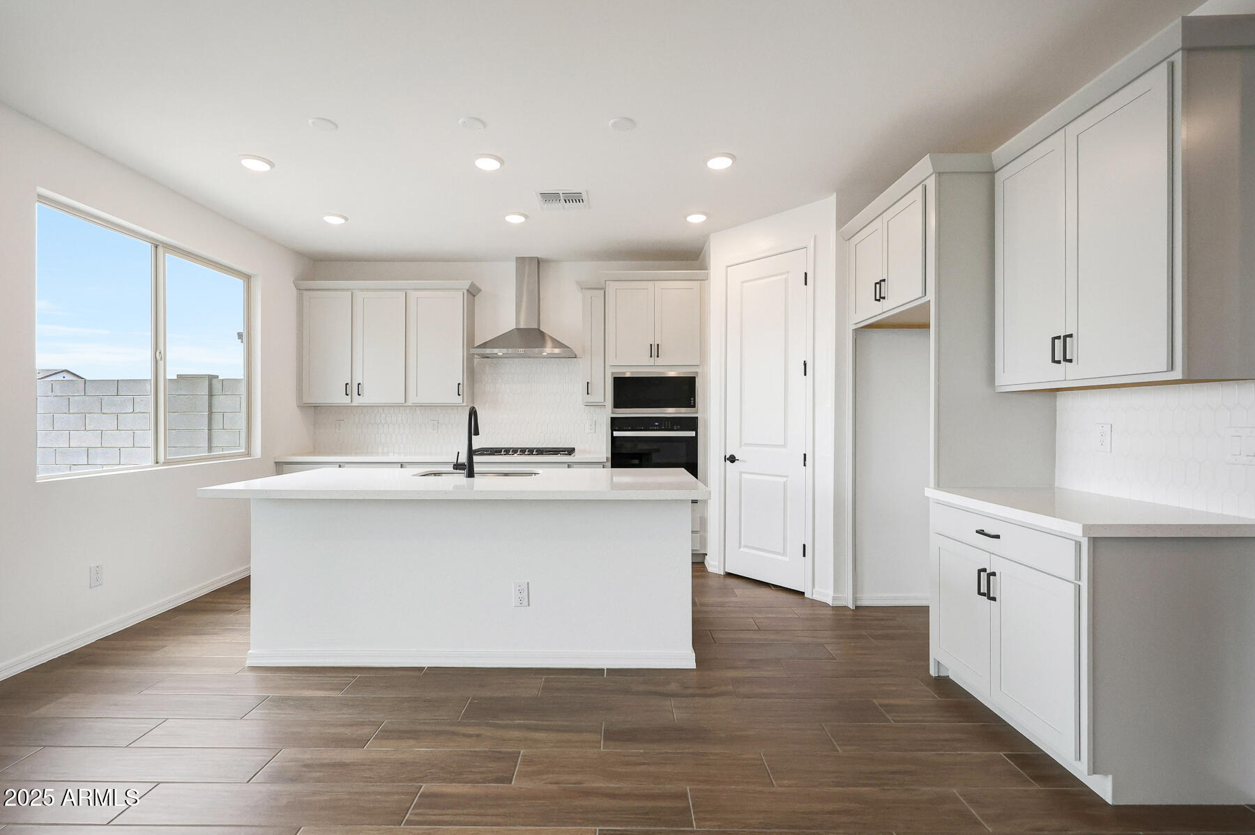 24191 W ILLINI Street