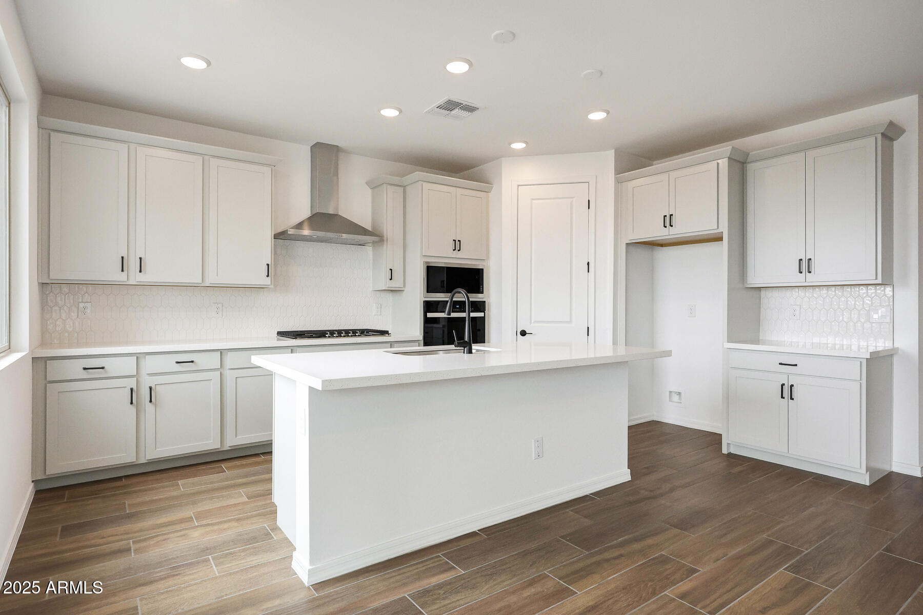 24191 W ILLINI Street