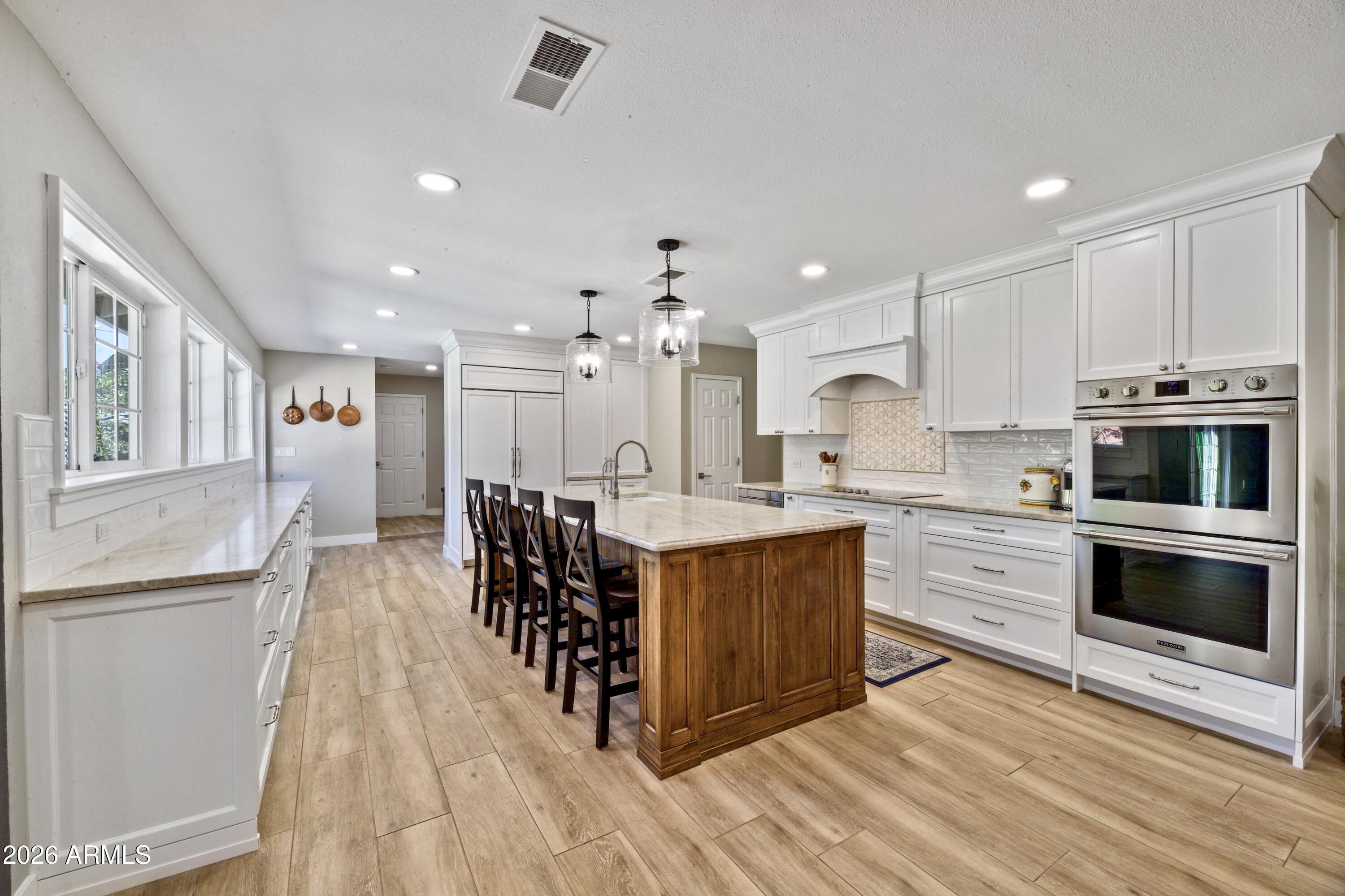 7823 N 7th Place