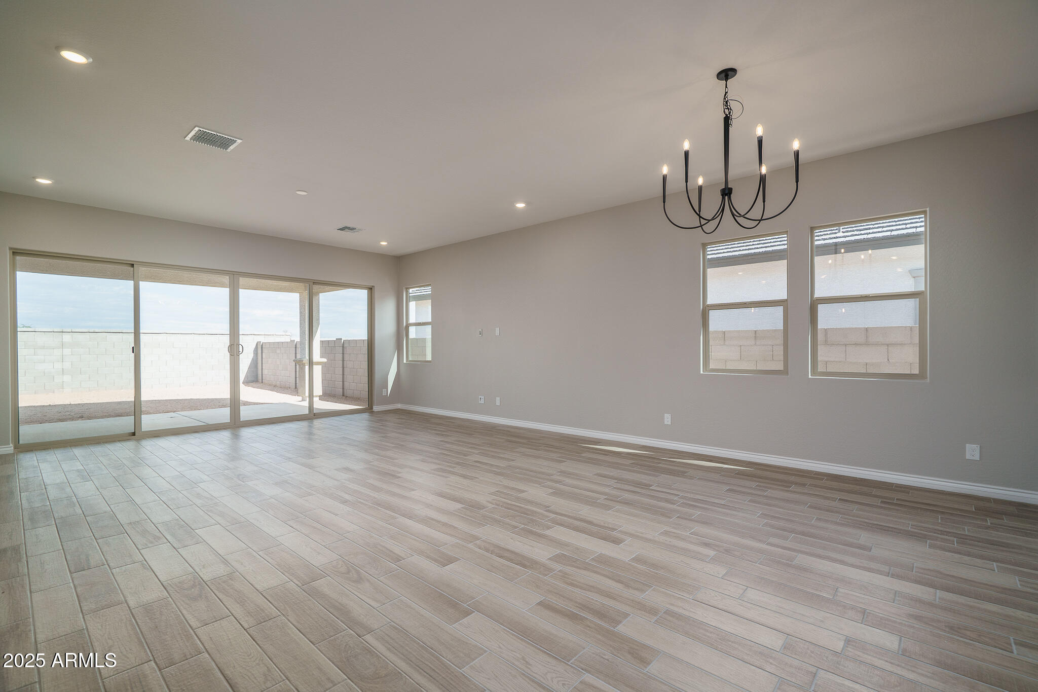 18742 W WESTVIEW Street