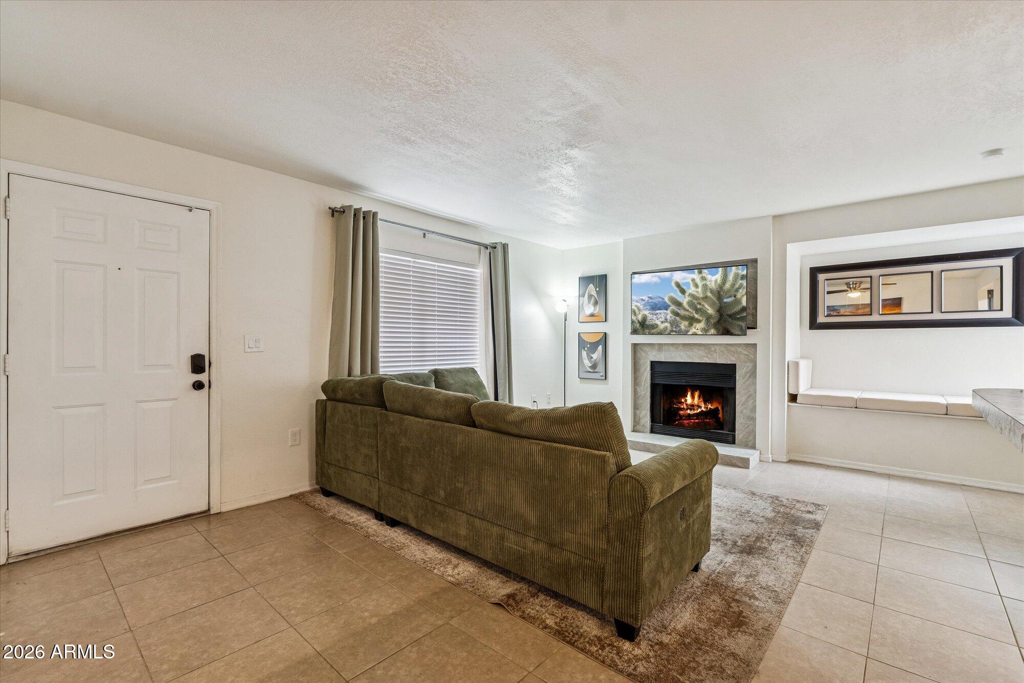 1645 W BASELINE Road 2084