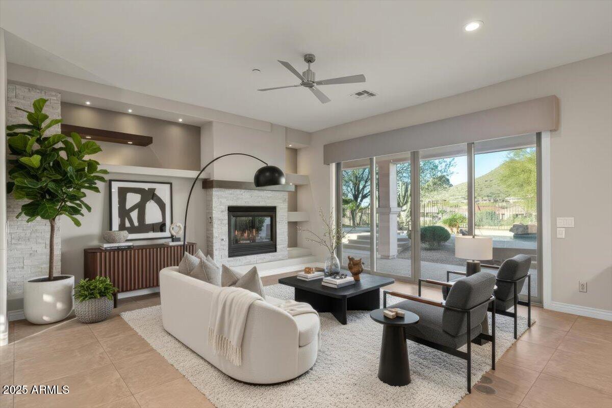 9204 N LONGFEATHER --