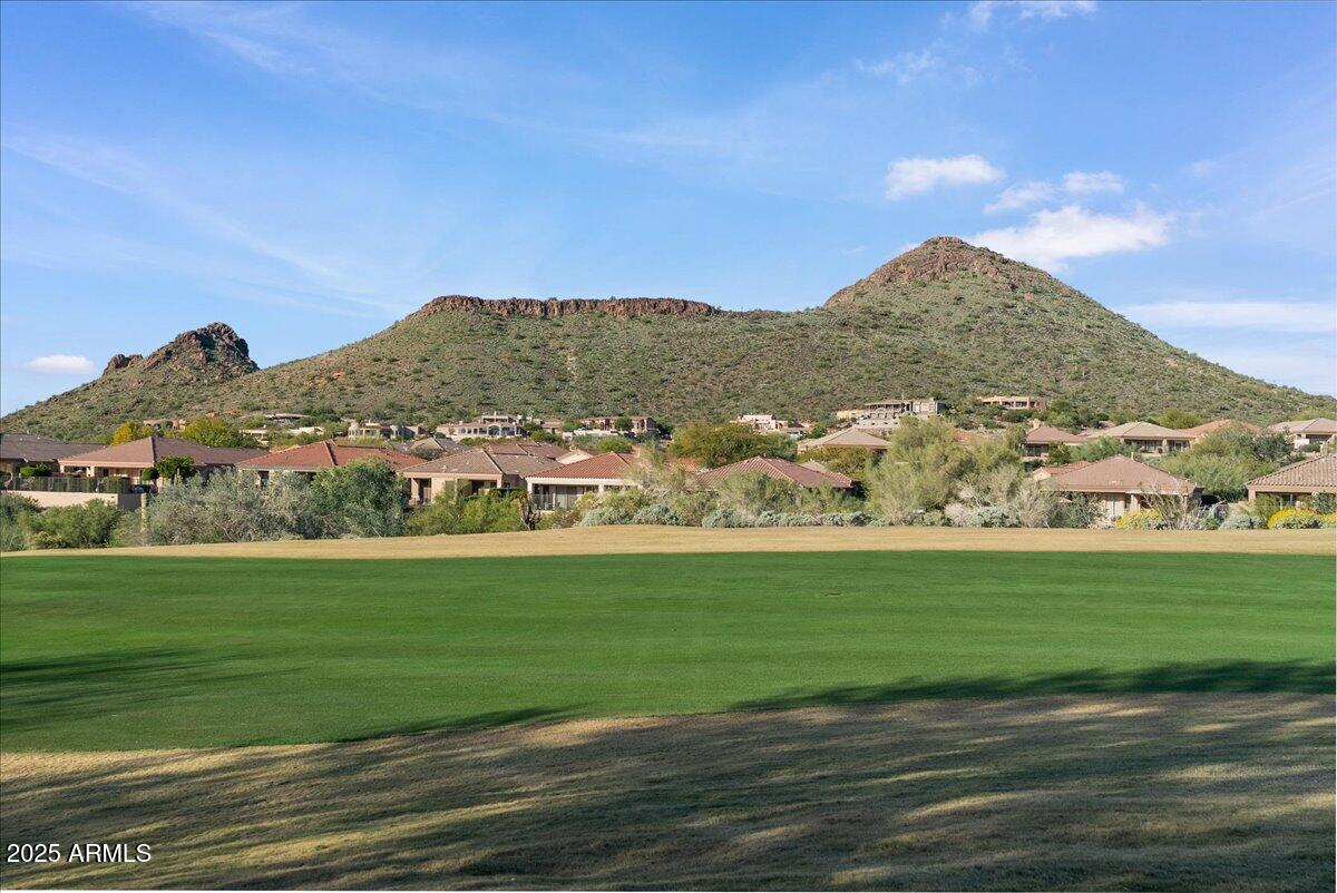 9204 N LONGFEATHER --