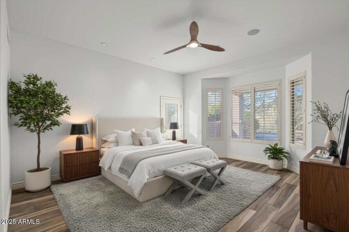 9204 N LONGFEATHER --