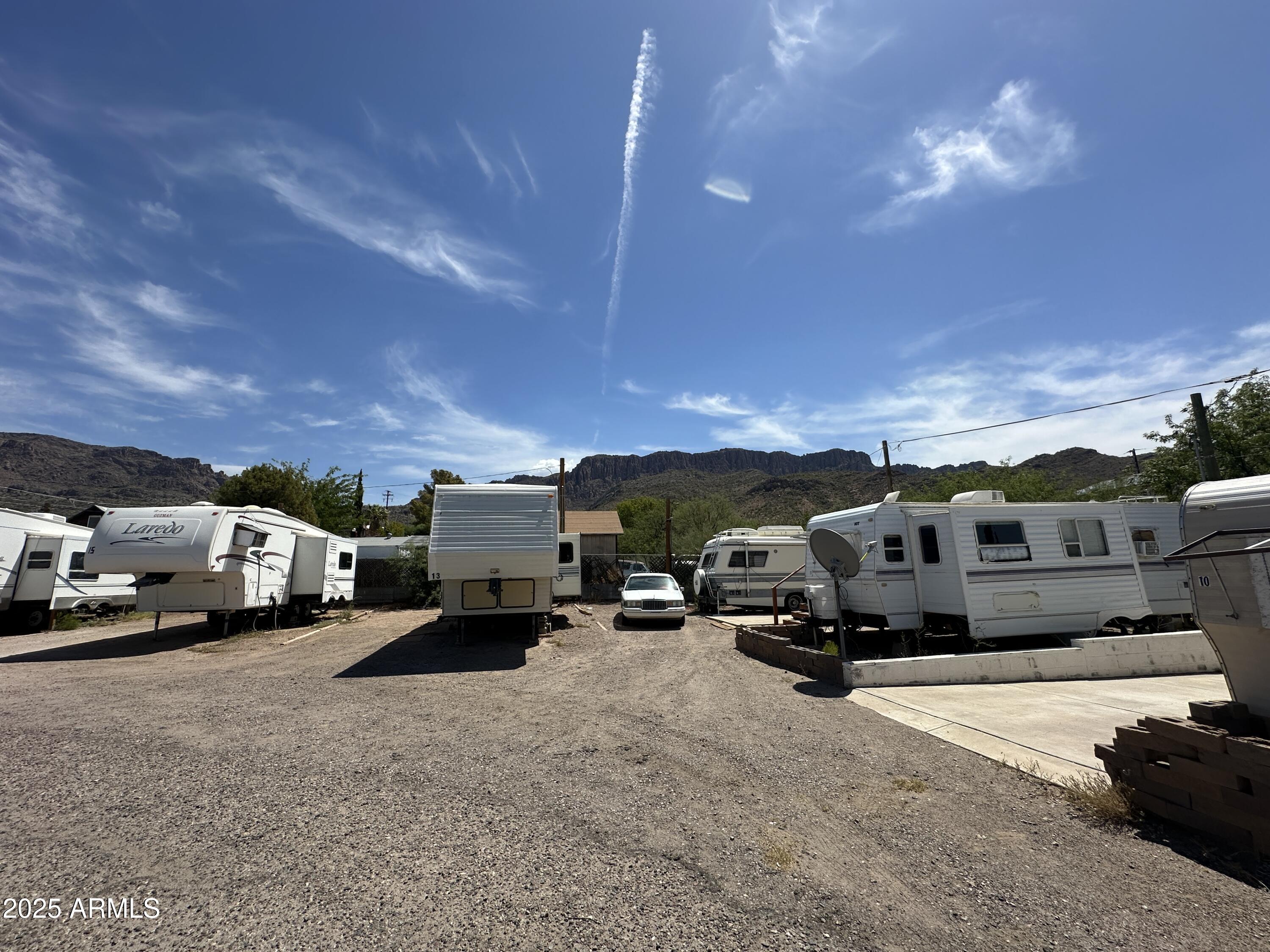 631 W HILL Street LOT