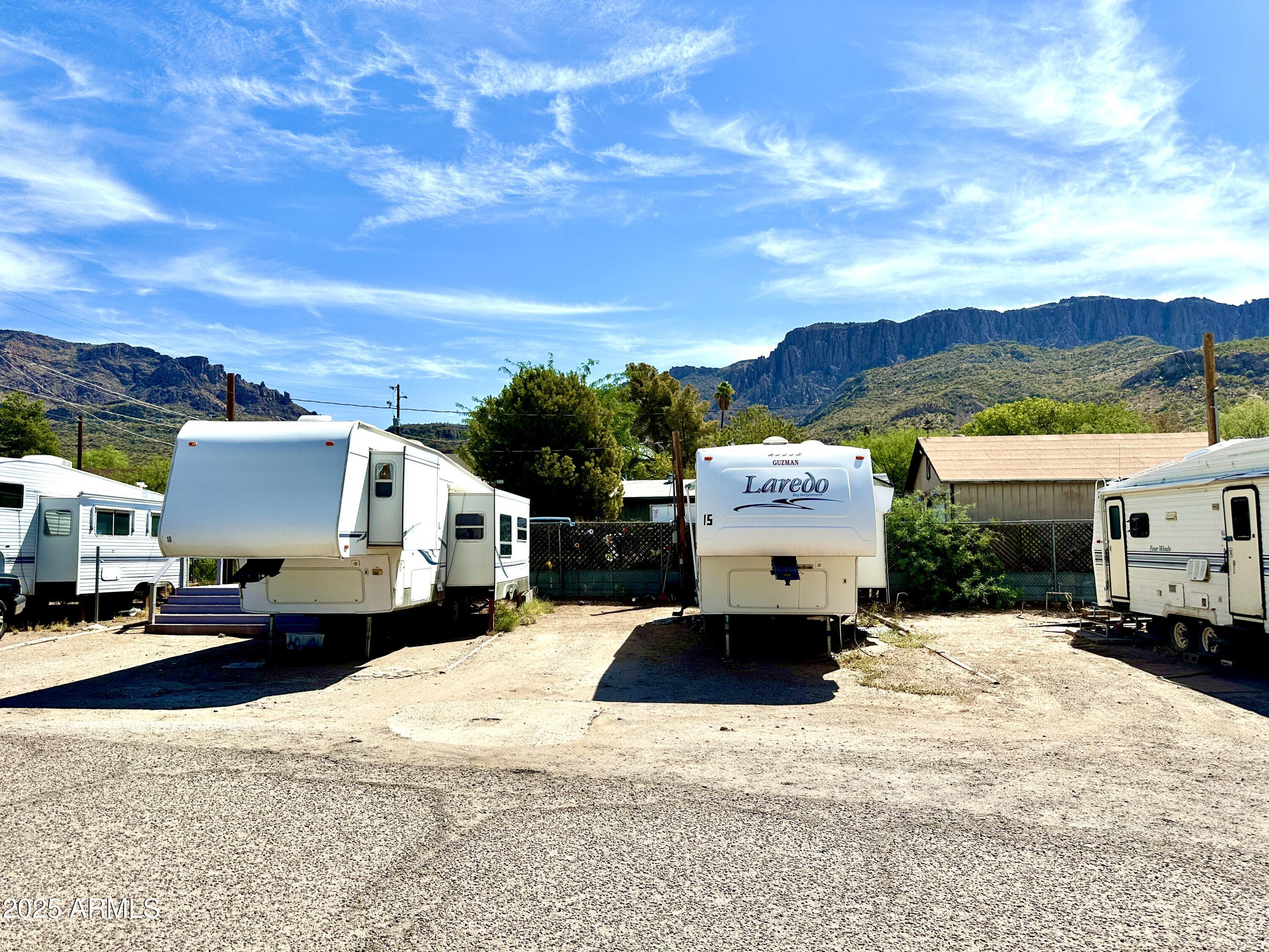 631 W HILL Street LOT