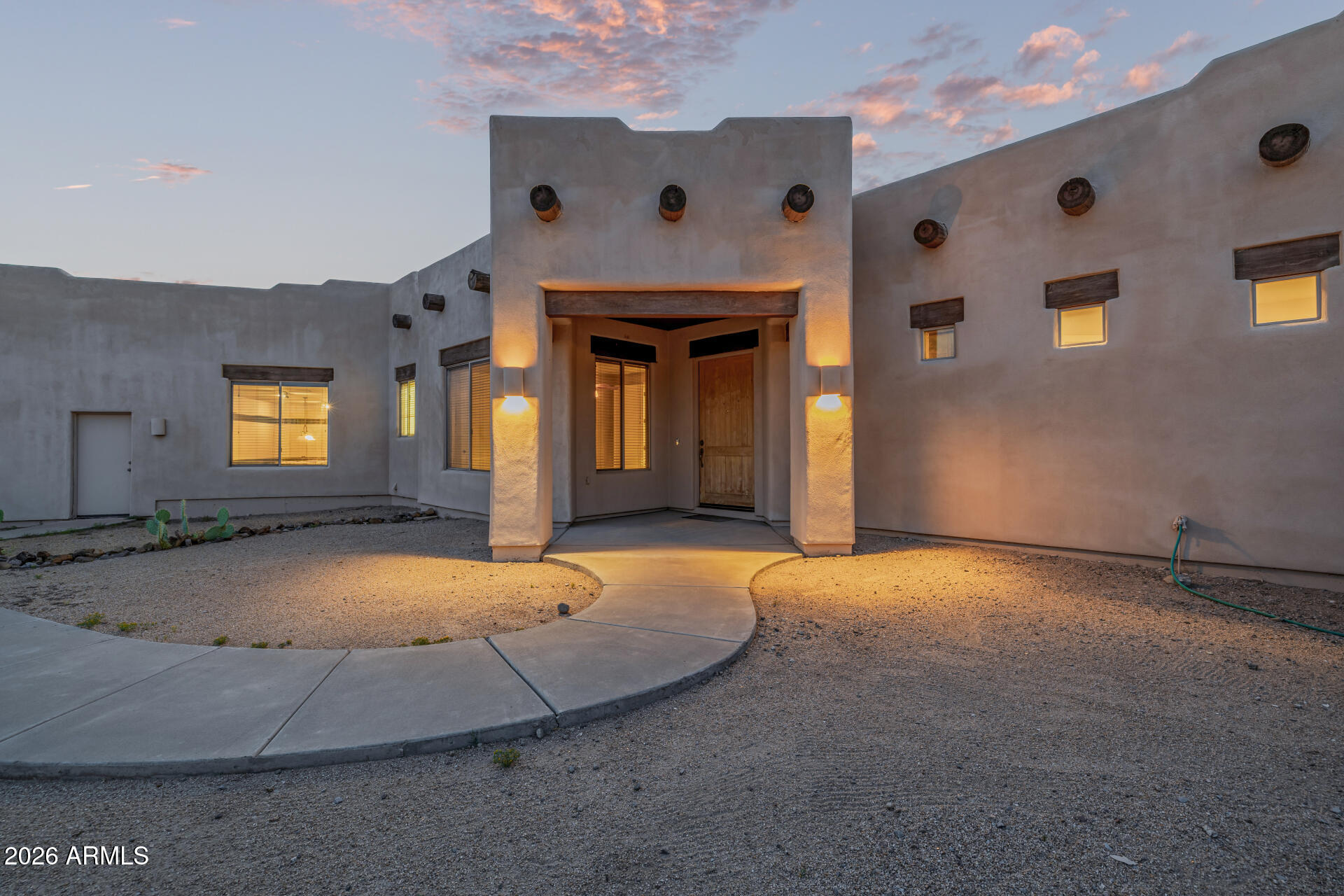 1916 E PRIMROSE Path