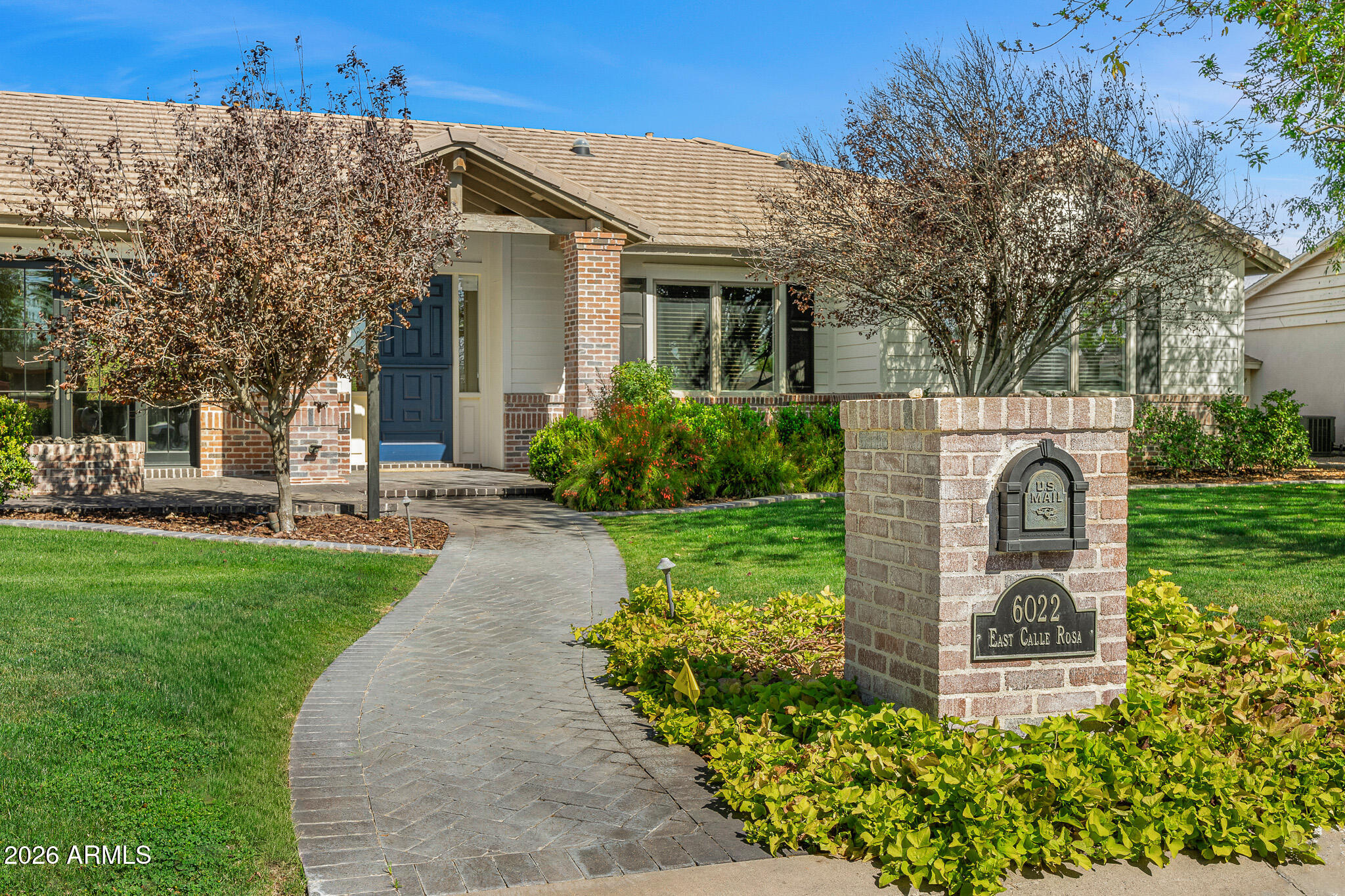 6022 E CALLE ROSA --