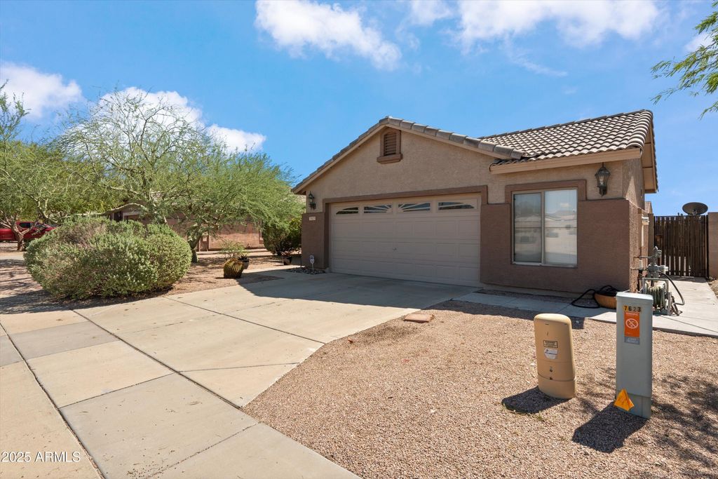 Photo of 7623 E Des Moines Circle, Mesa, AZ 85207 (MLS # 6926987)