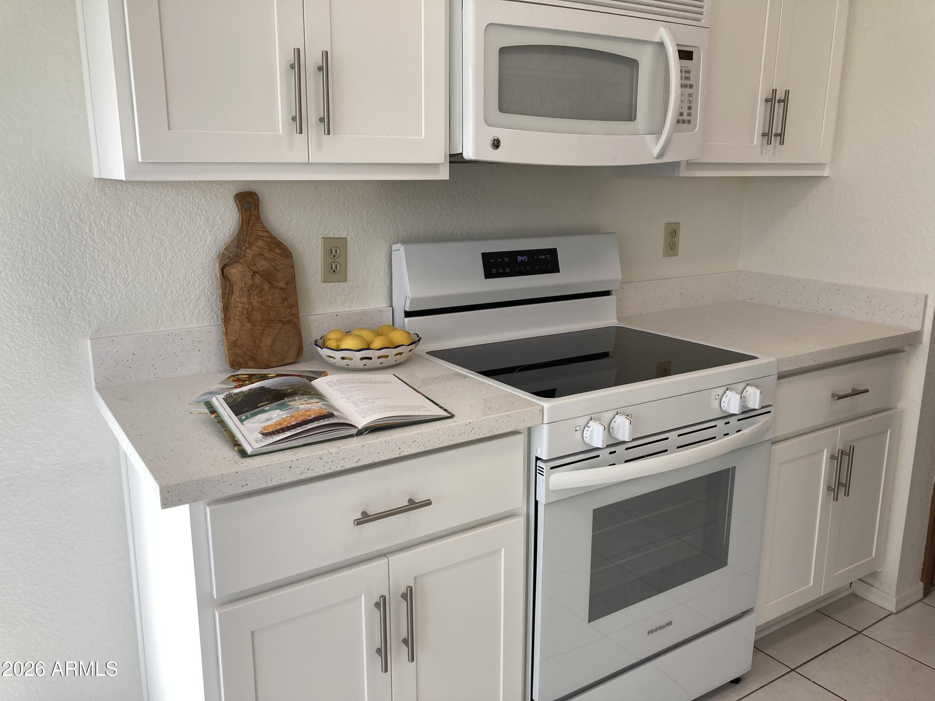 314 E CAMPO BELLO Drive