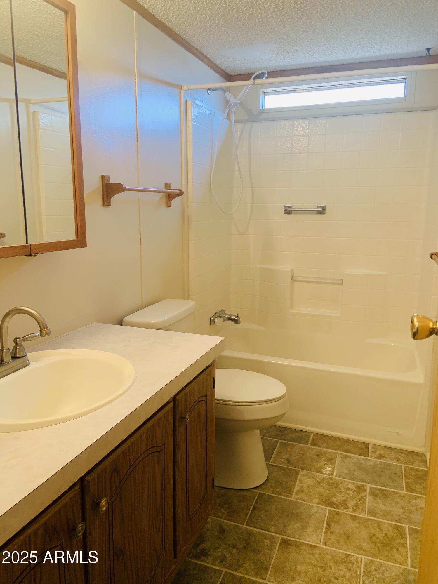 676 E RUGGLES Street