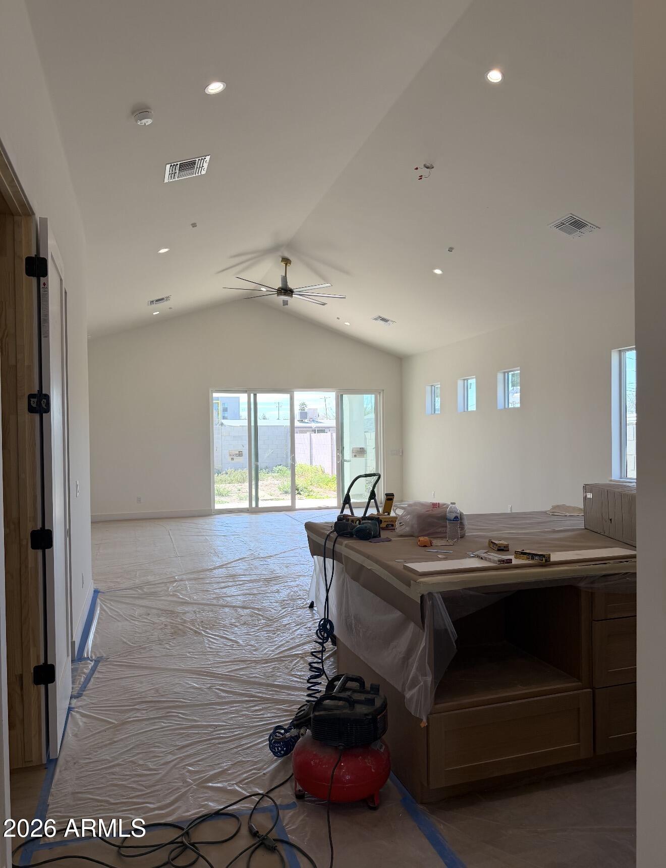 2009 E Don Carlos Avenue