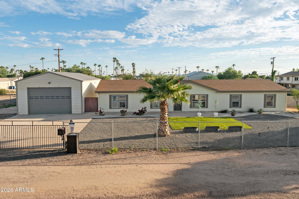 Photo of 10517 E Boulder Drive, Apache Junction, AZ 85120 (MLS # 7080657)