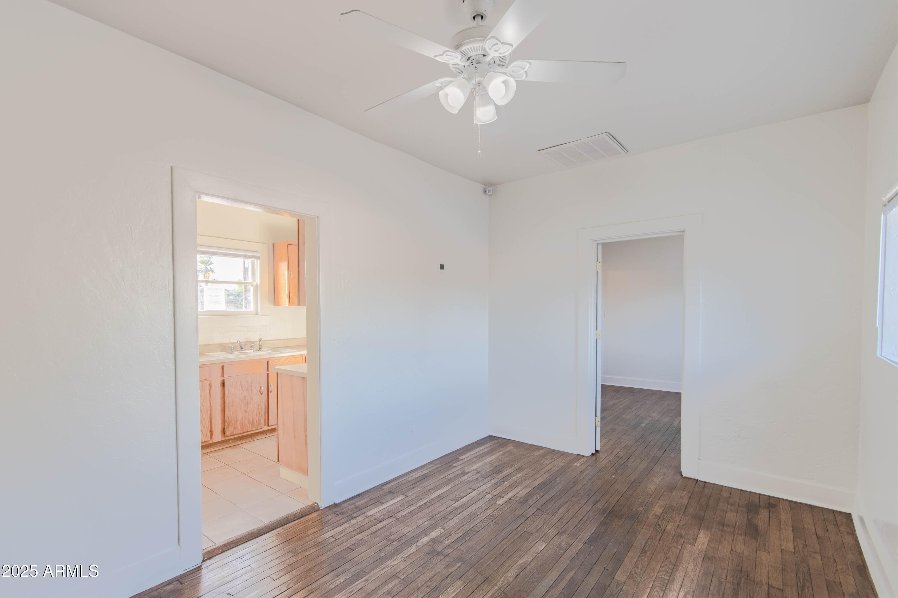 2032 W ADAMS Street 3