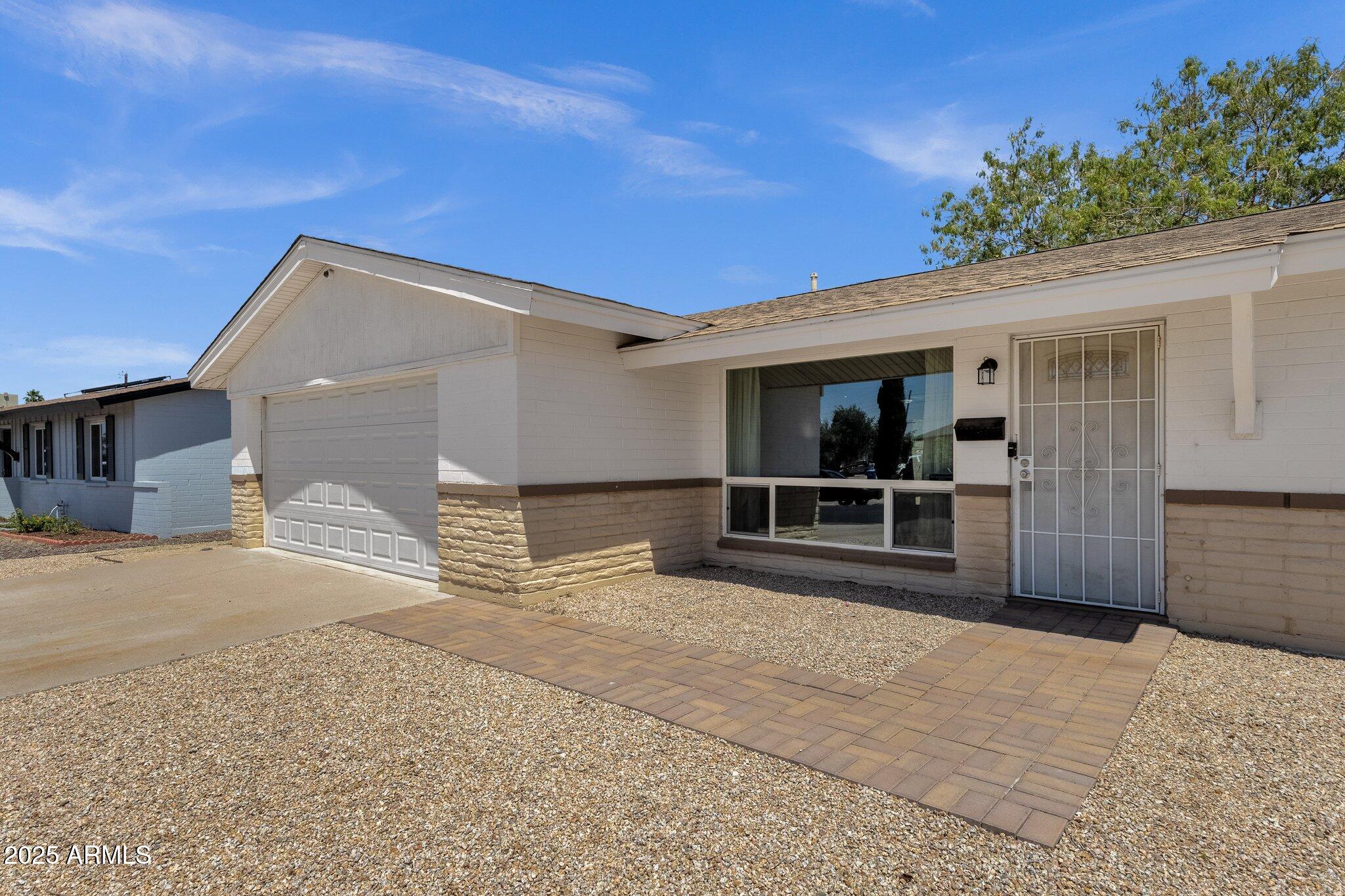 3116 W CALAVAR Road
