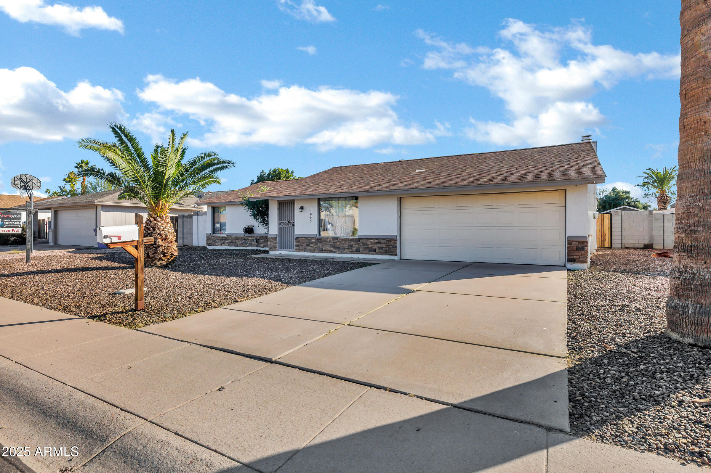 1605 W MARIPOSA Drive