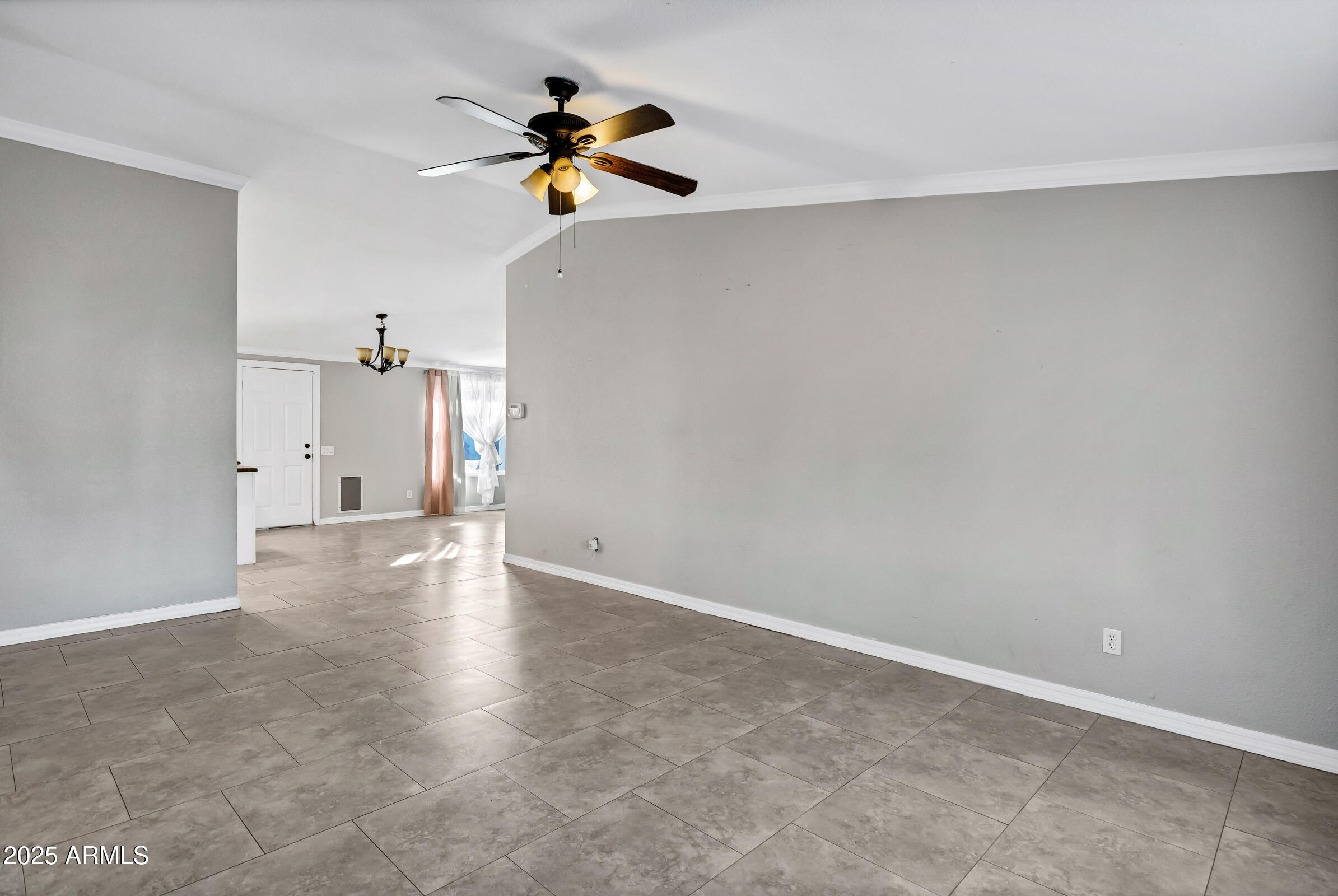 1605 W MARIPOSA Drive