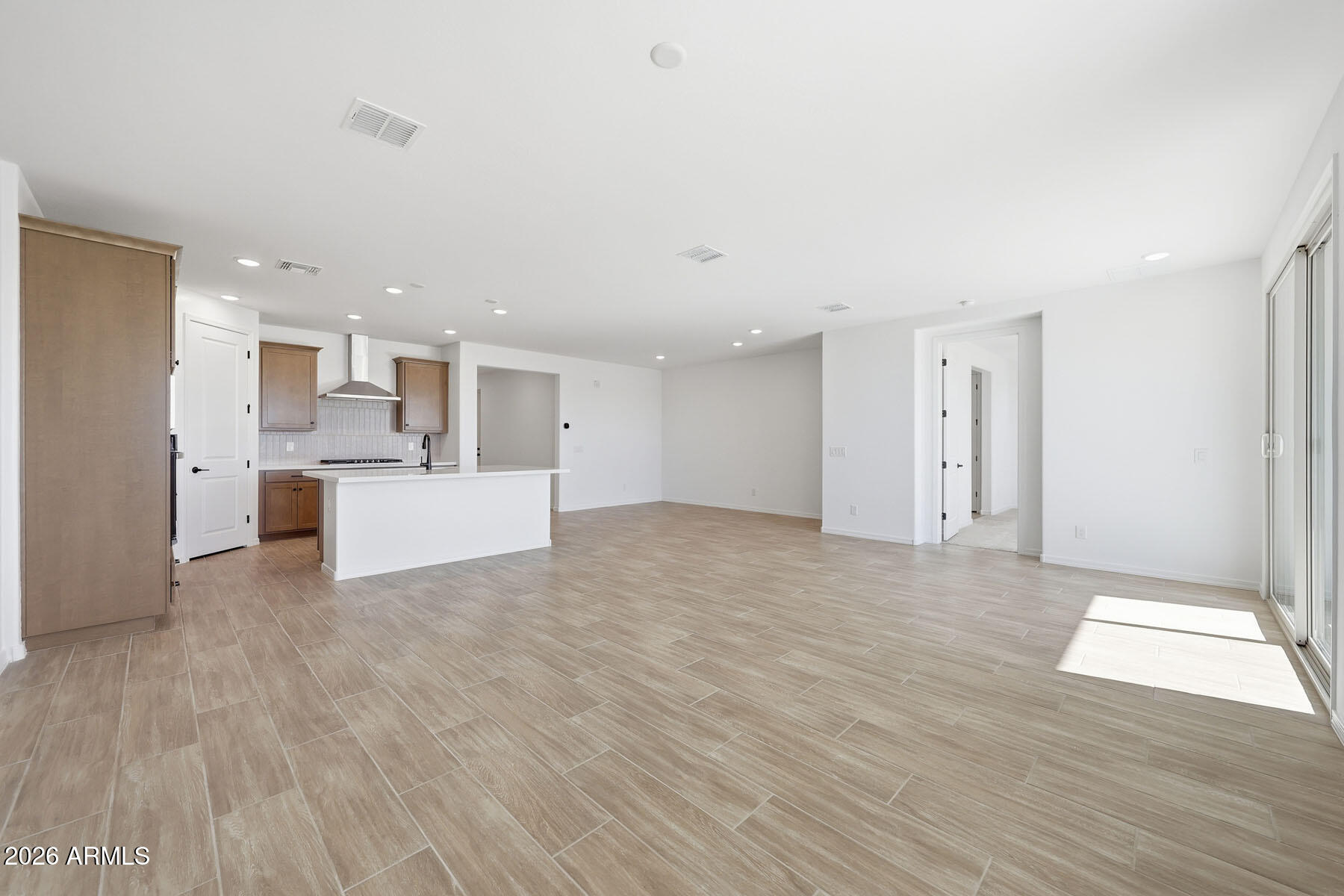 689 W Riparian Drive