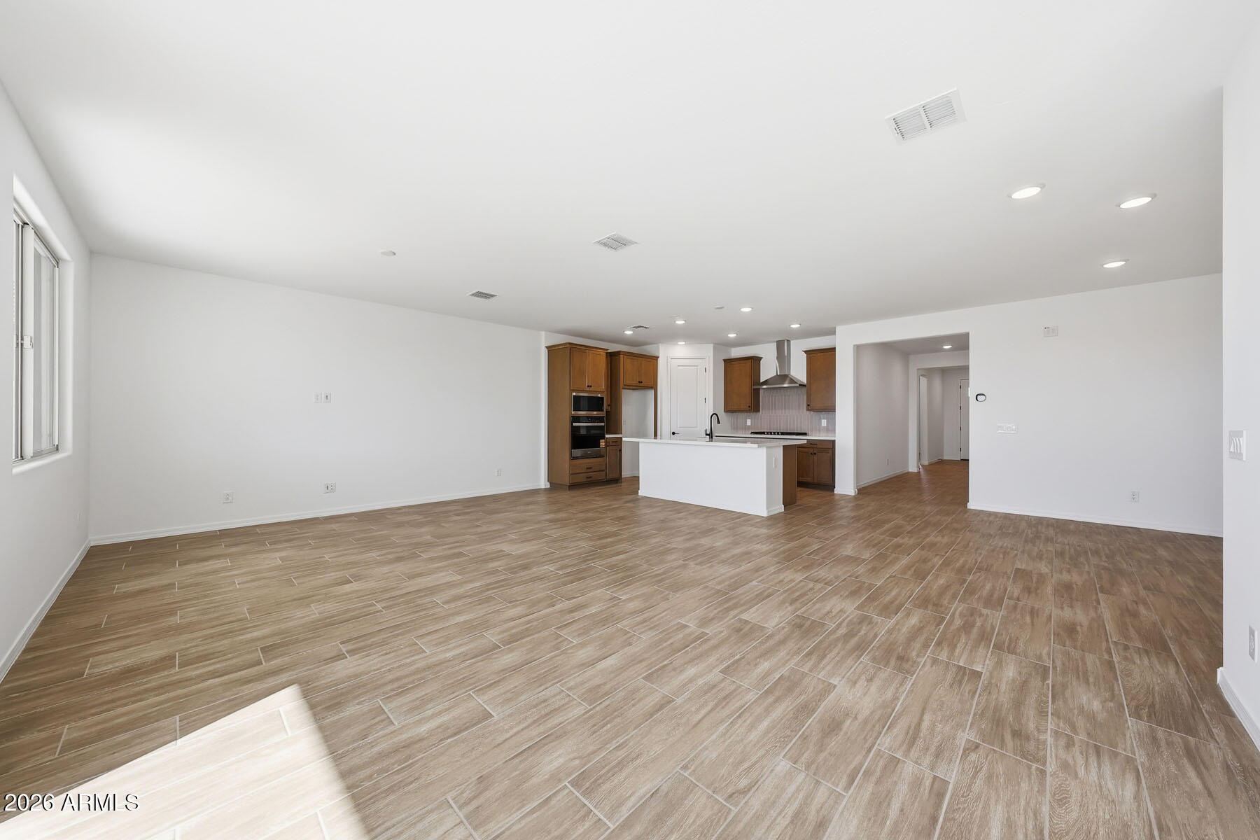 689 W Riparian Drive