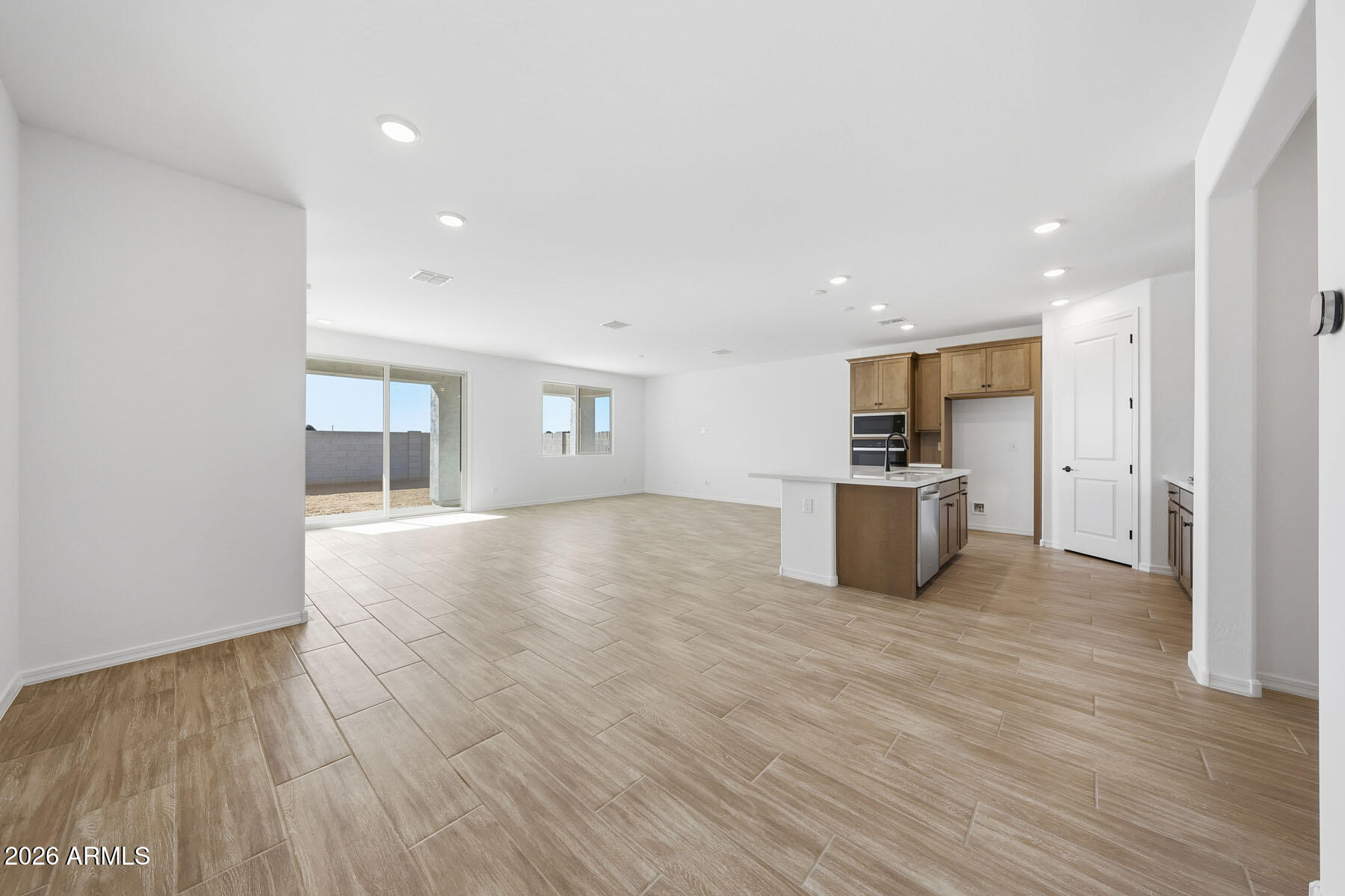 689 W Riparian Drive