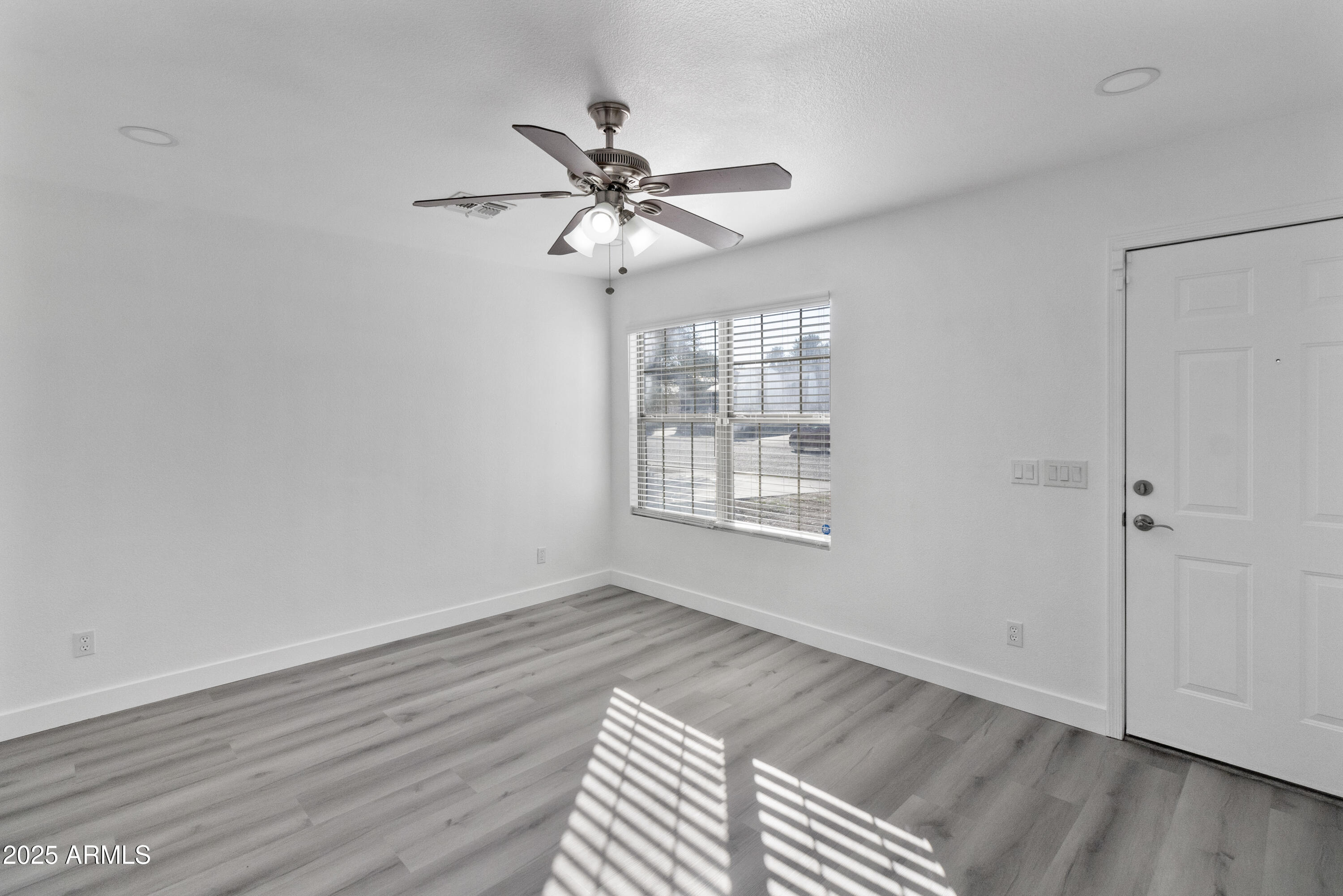 6246 W ILLINI Street