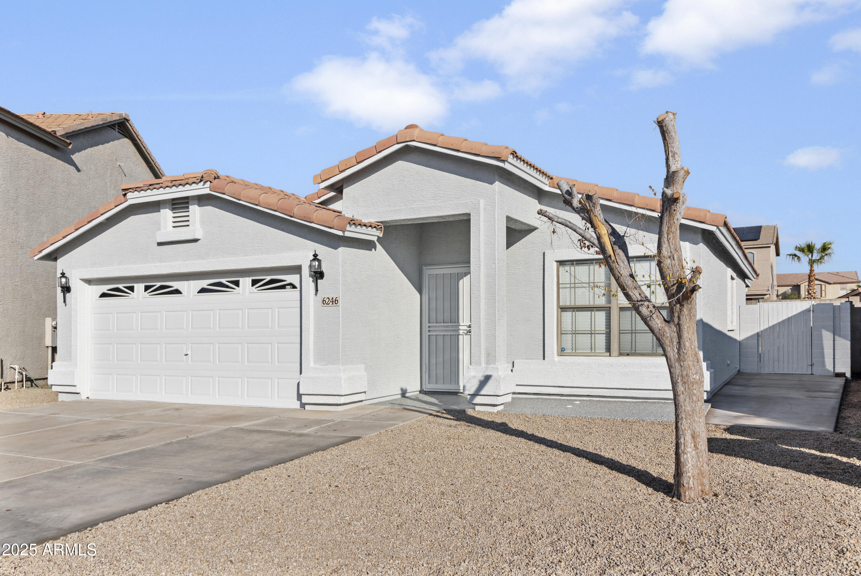 6246 W ILLINI Street