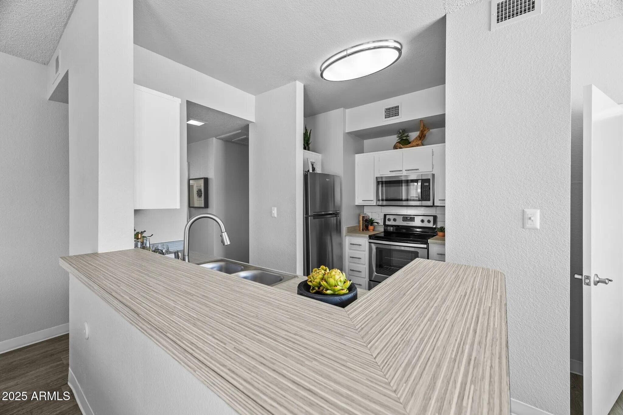 250 S ELIZABETH Way C1