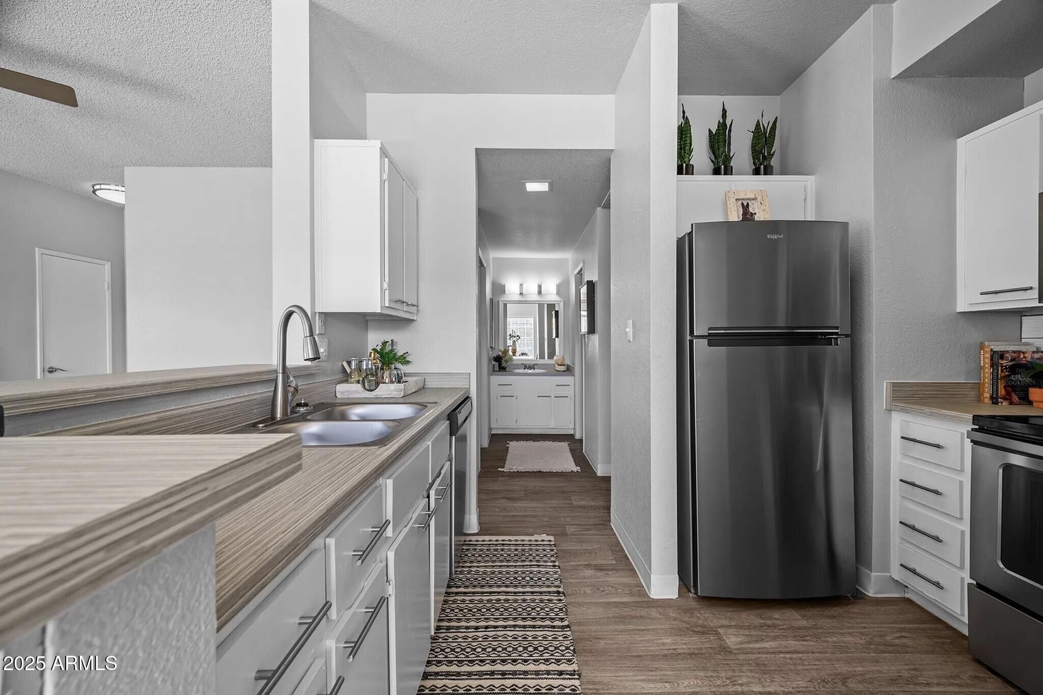 250 S ELIZABETH Way C1