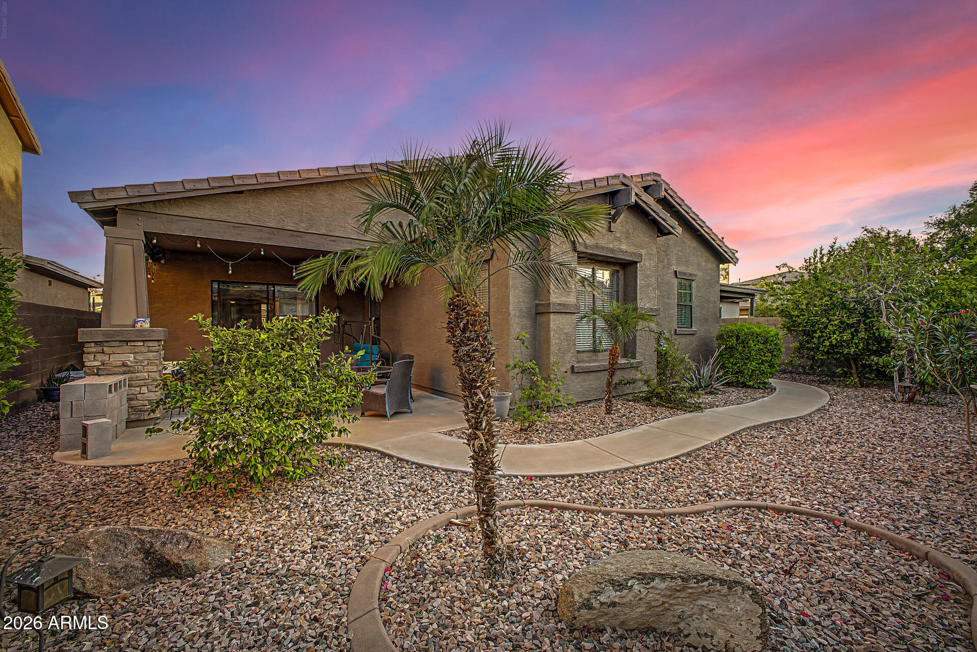 1418 W HOMESTEAD Court