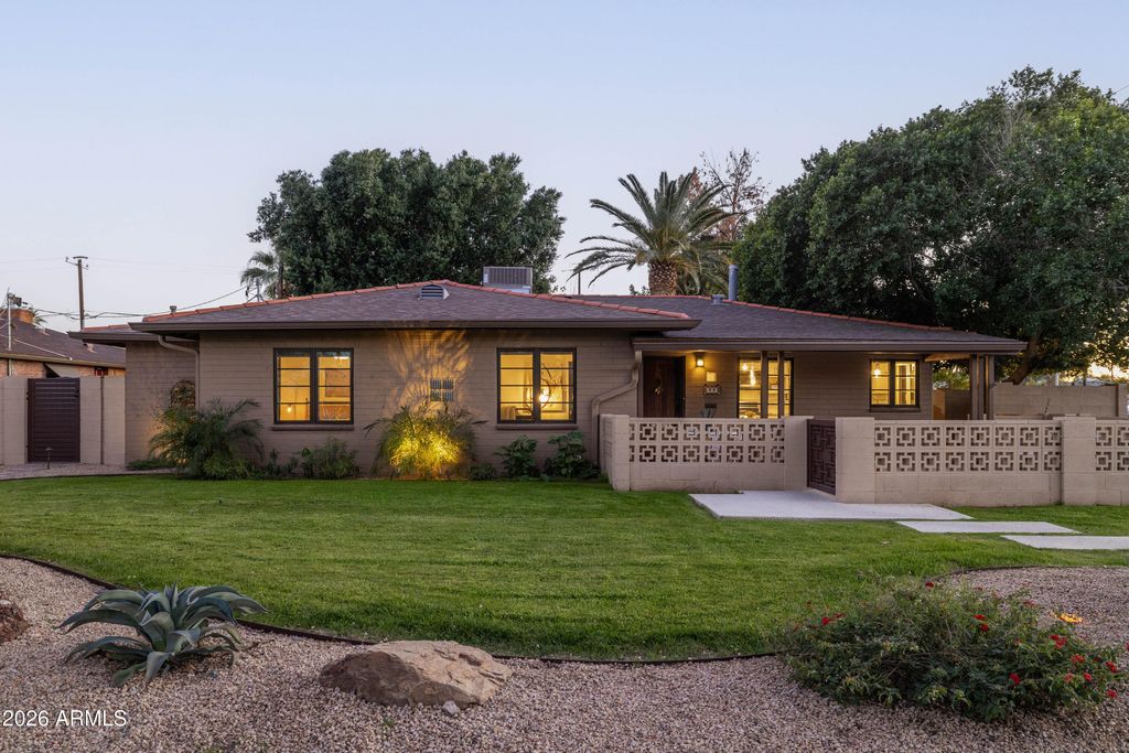 Photo of 99 W Holly Street, Phoenix, AZ 85003 (MLS # 6968688)