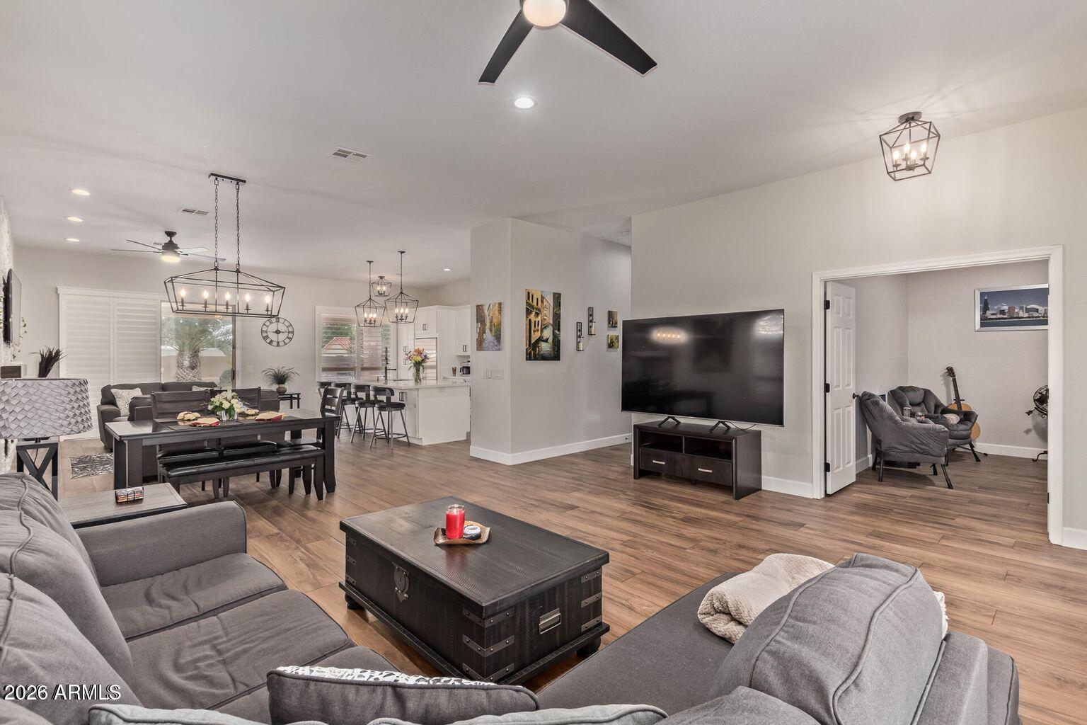 6319 E JUNIPER Avenue